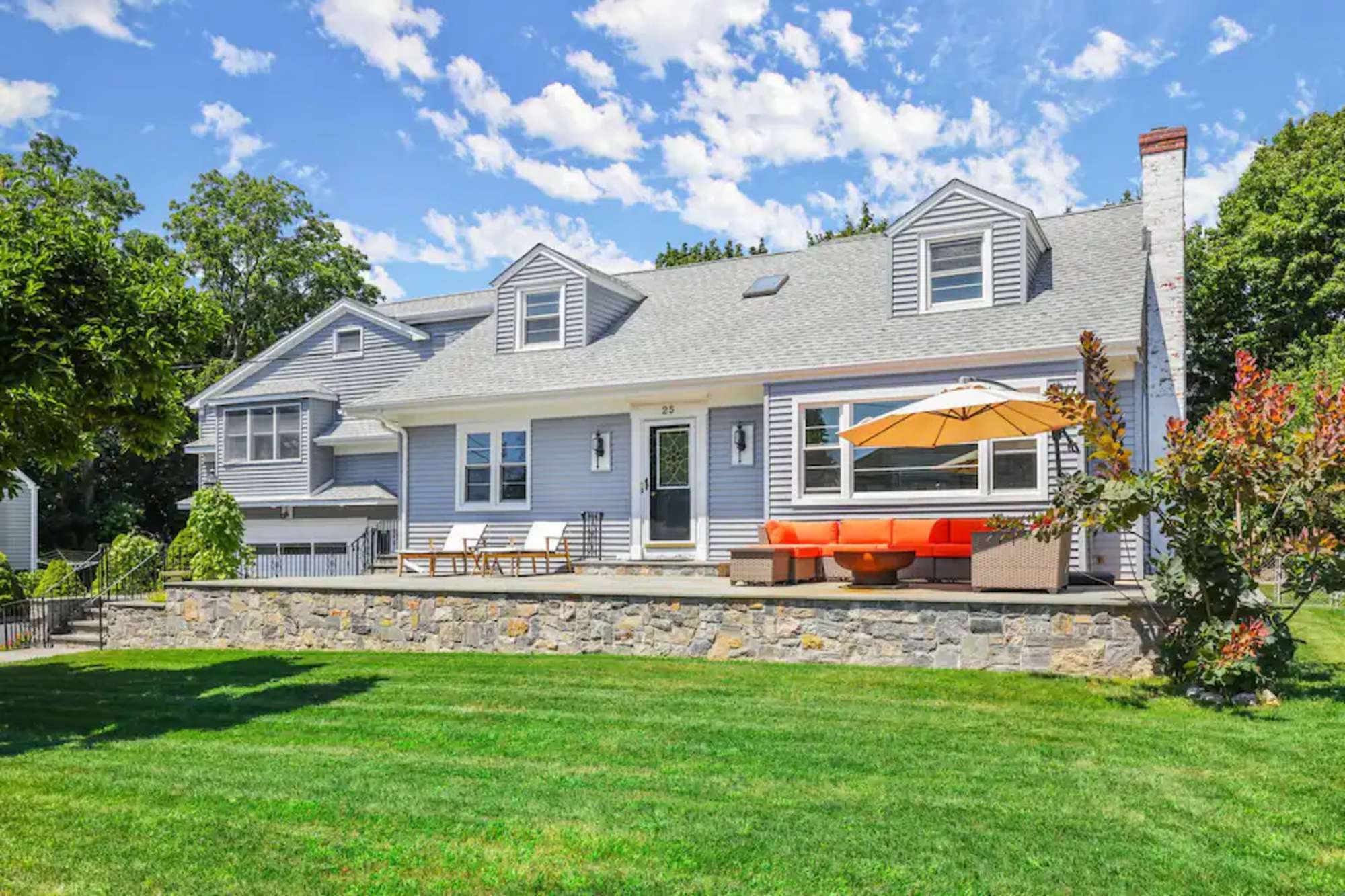 thumbnail view of a listing photo