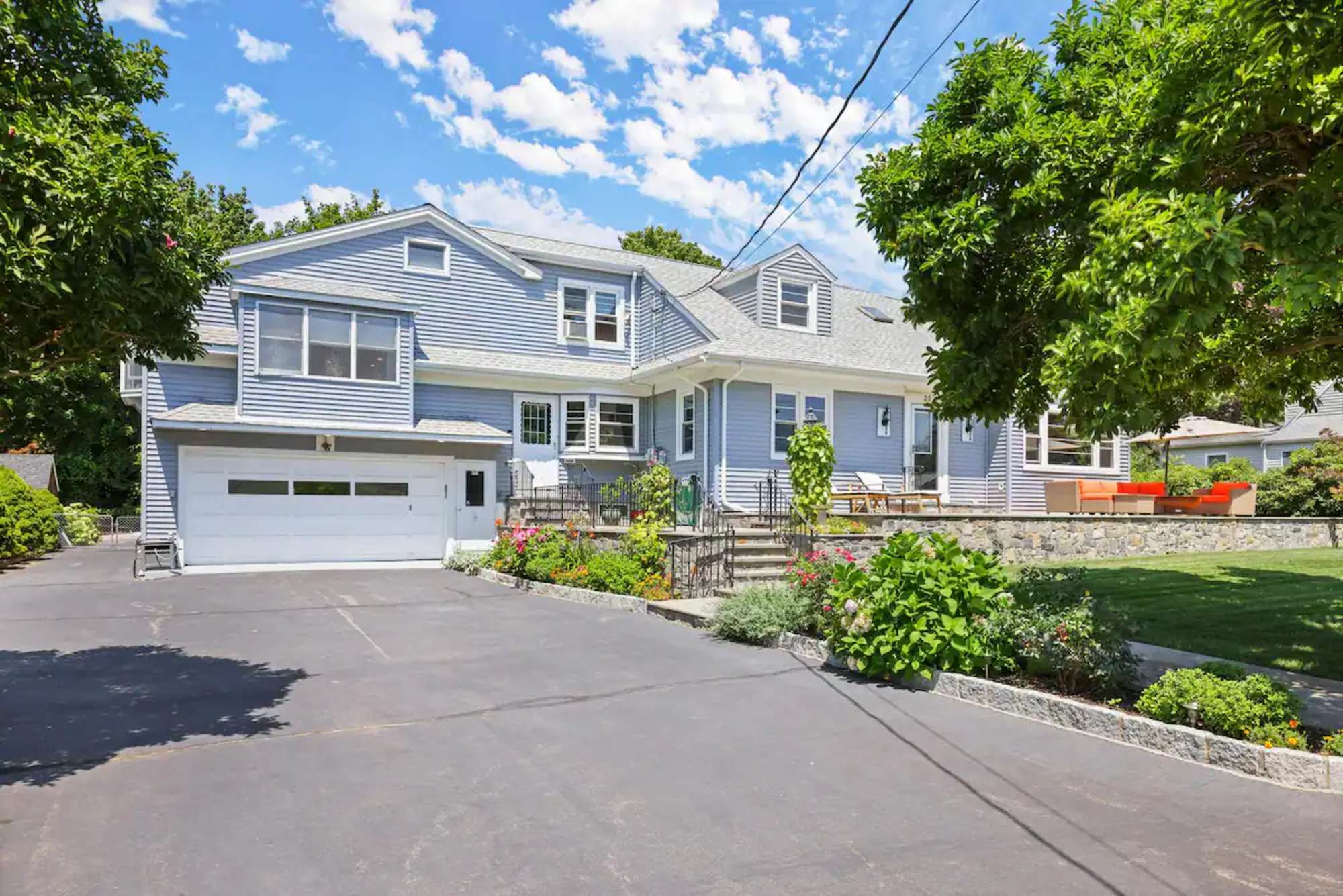 thumbnail view of a listing photo