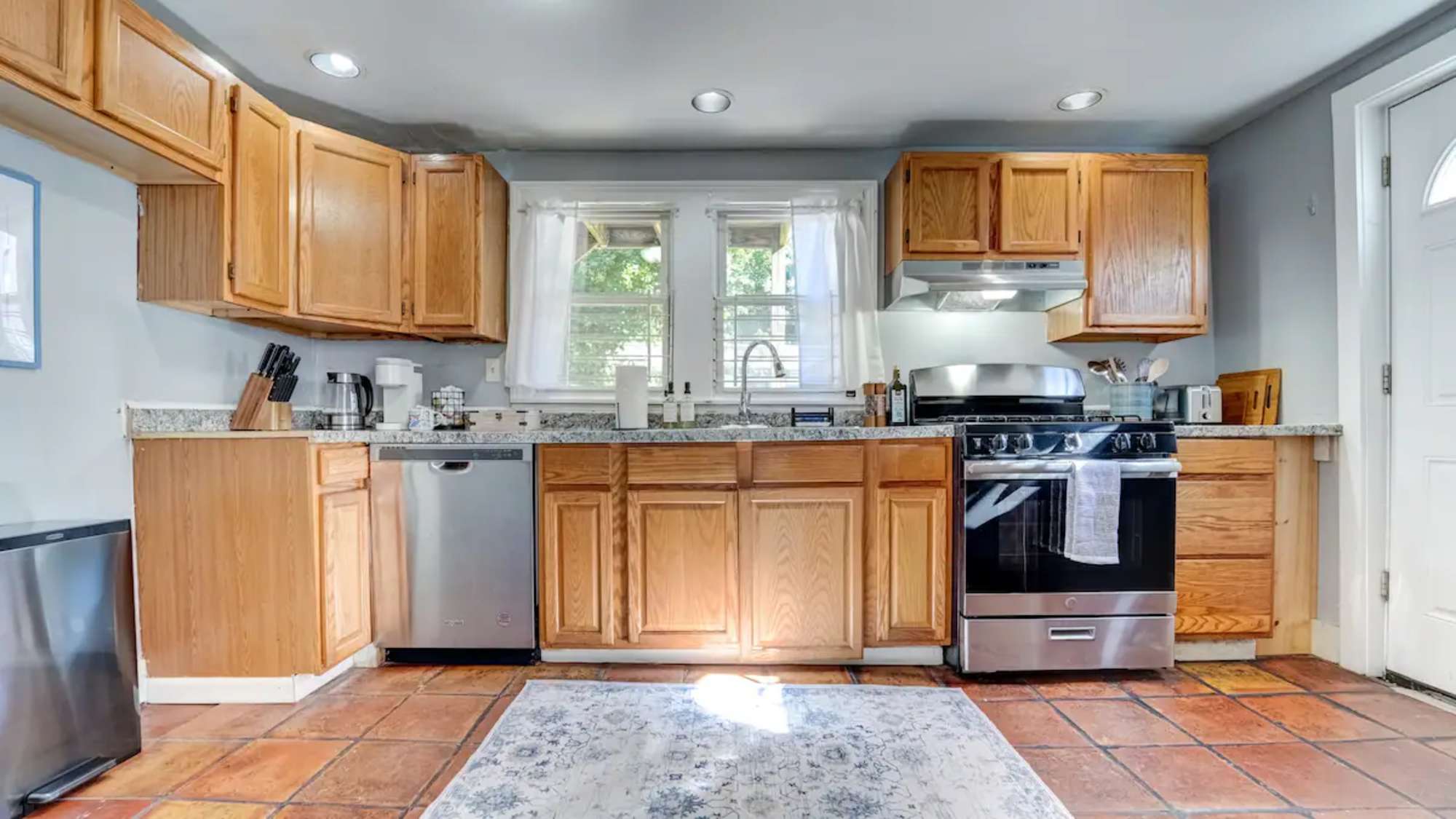 thumbnail view of a listing photo