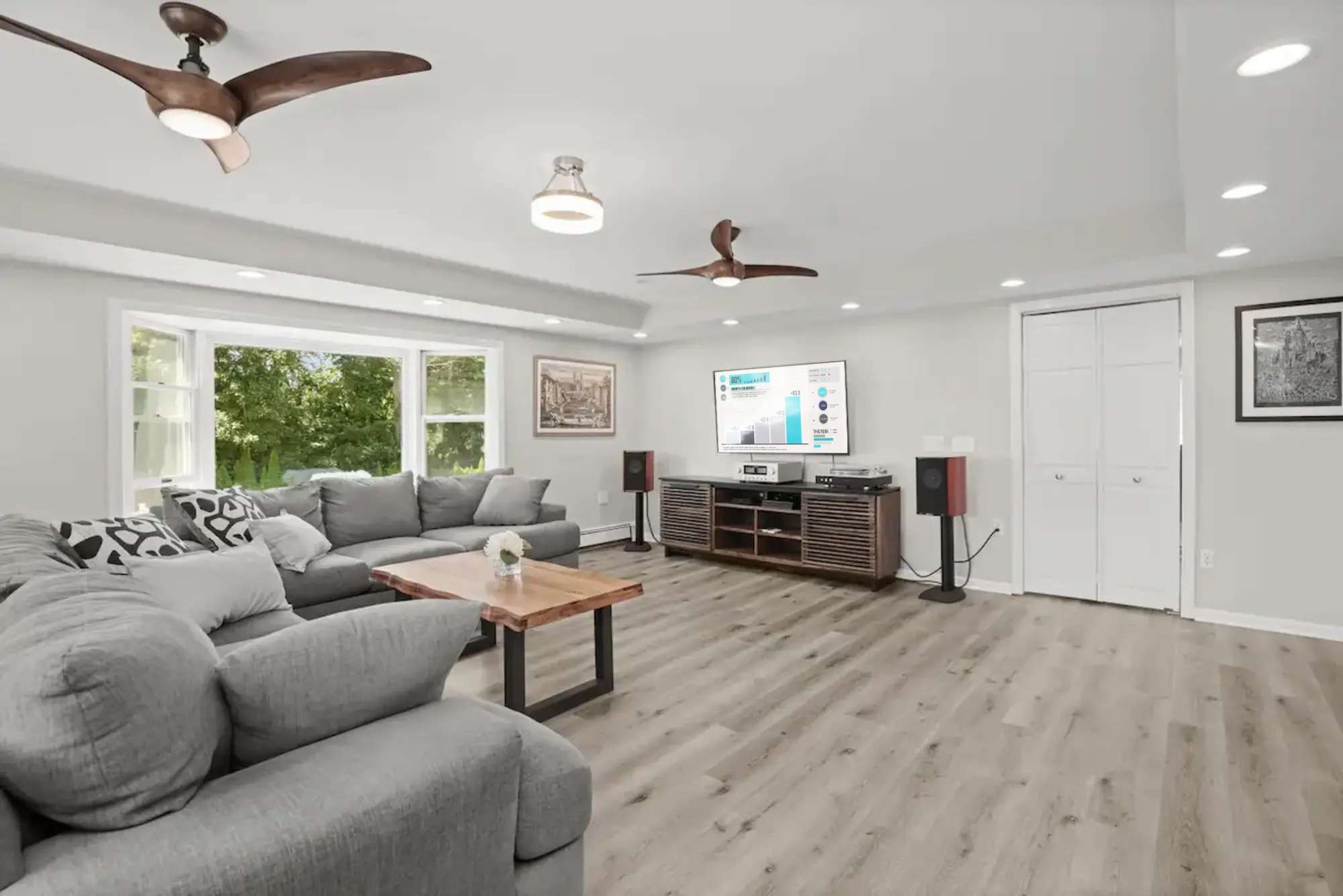 thumbnail view of a listing photo