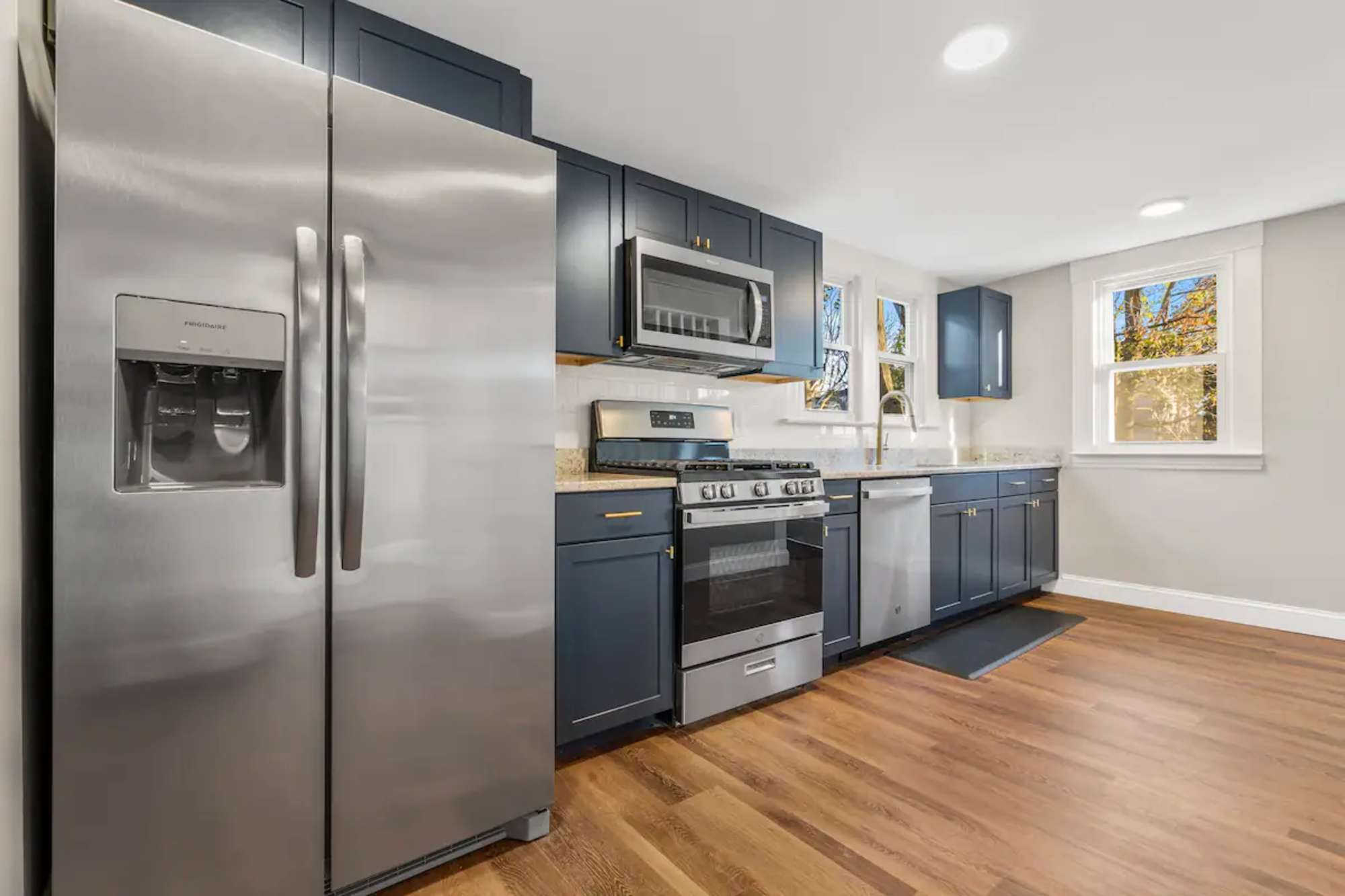 thumbnail view of a listing photo