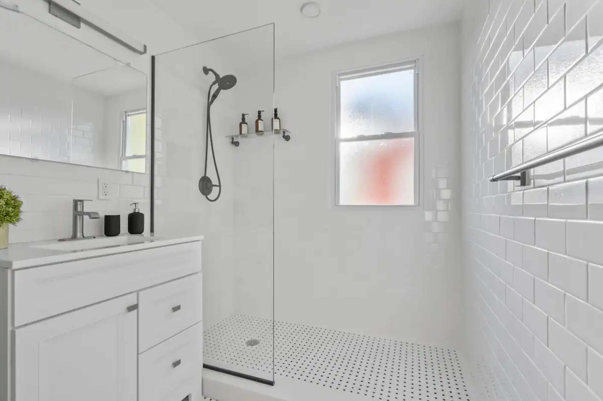 thumbnail view of a listing photo