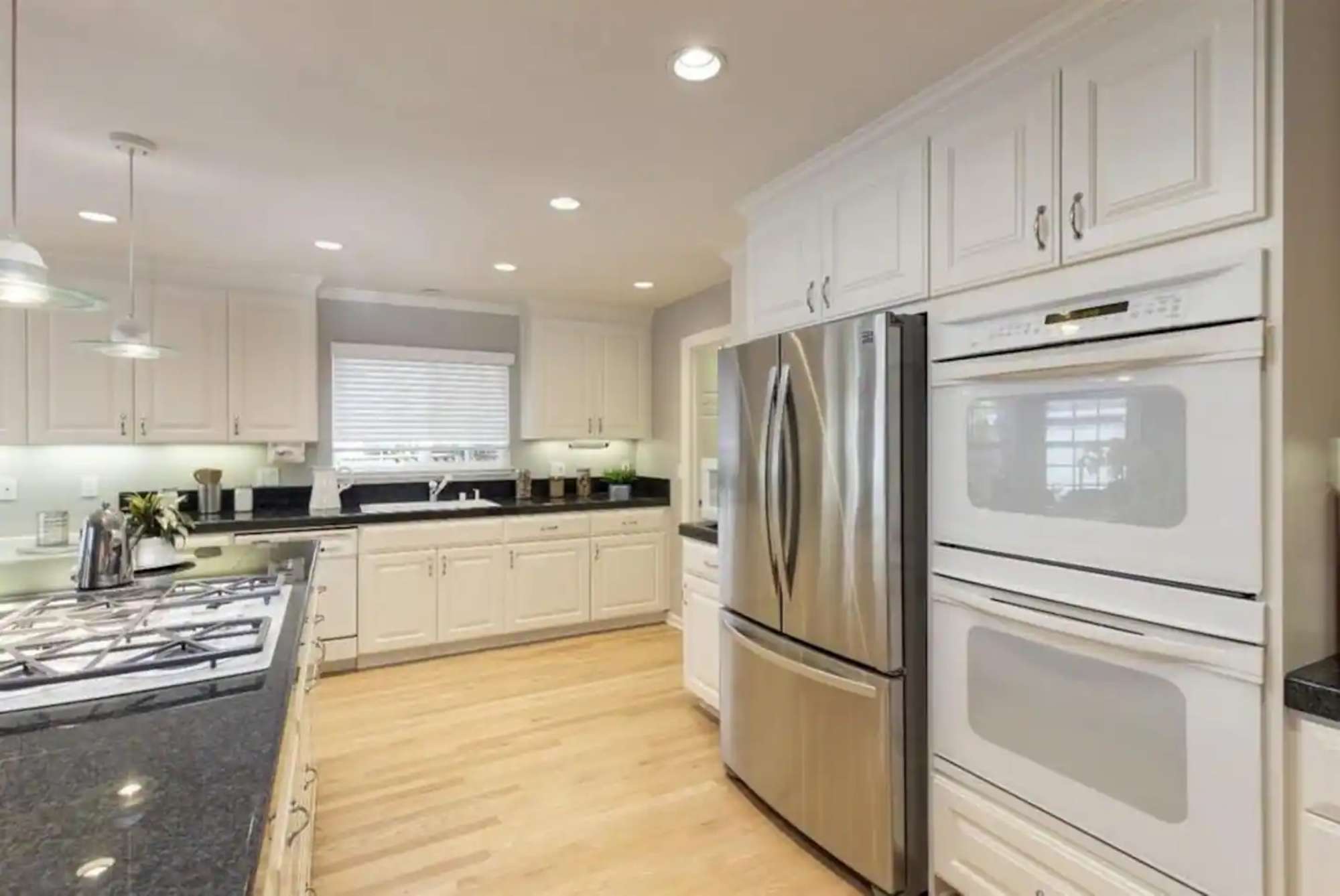 thumbnail view of a listing photo