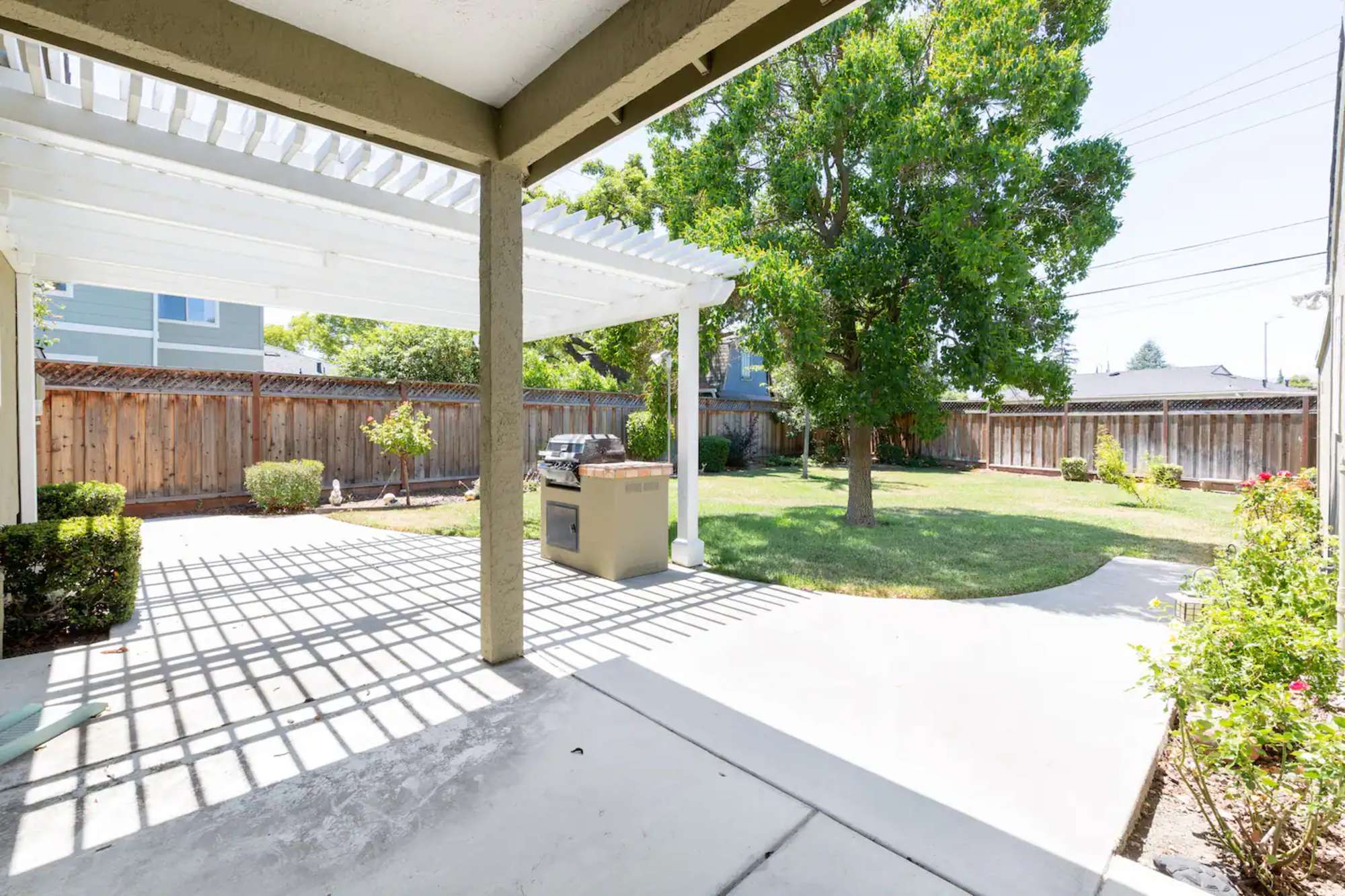 thumbnail view of a listing photo