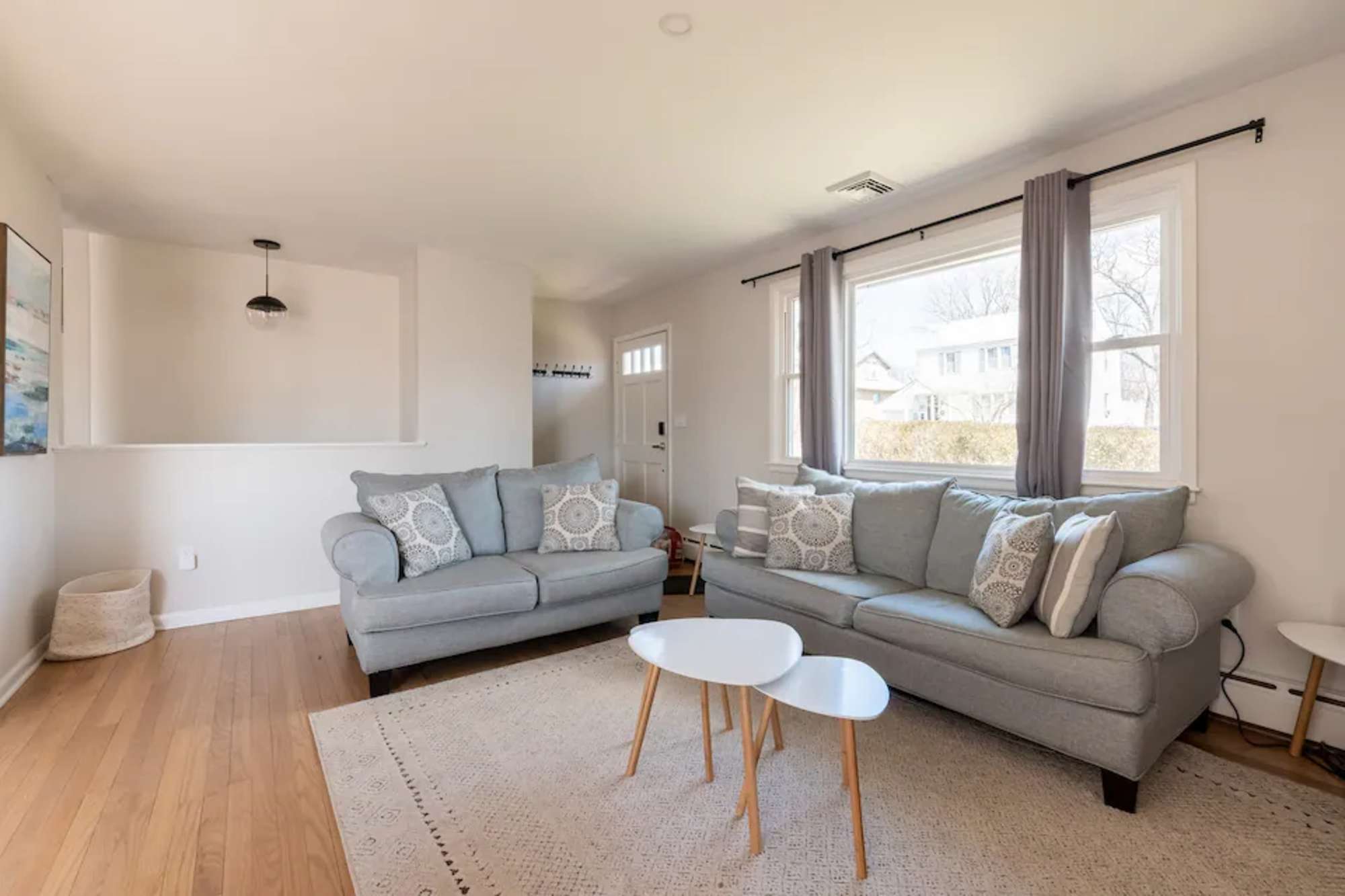 thumbnail view of a listing photo