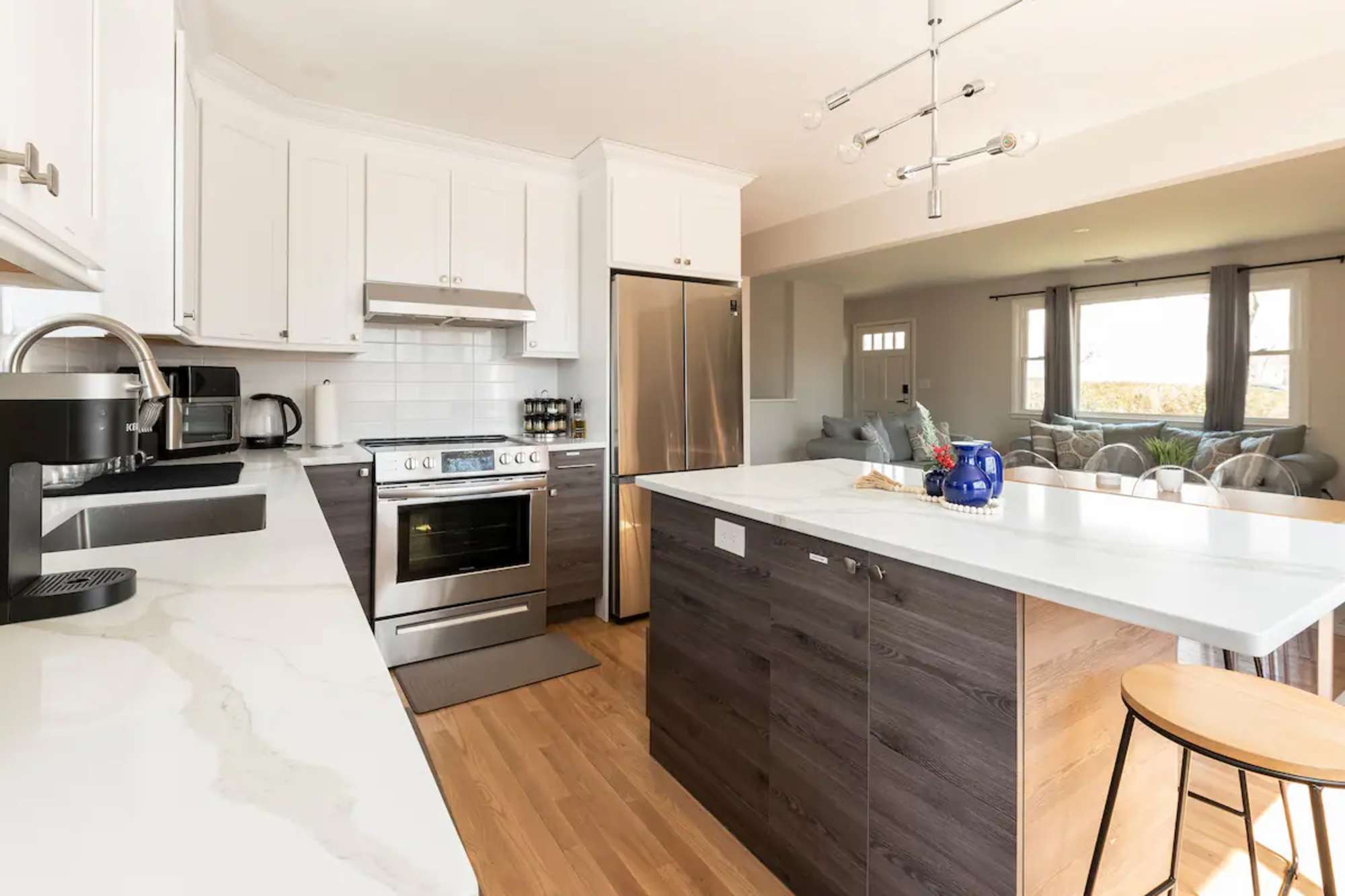 thumbnail view of a listing photo