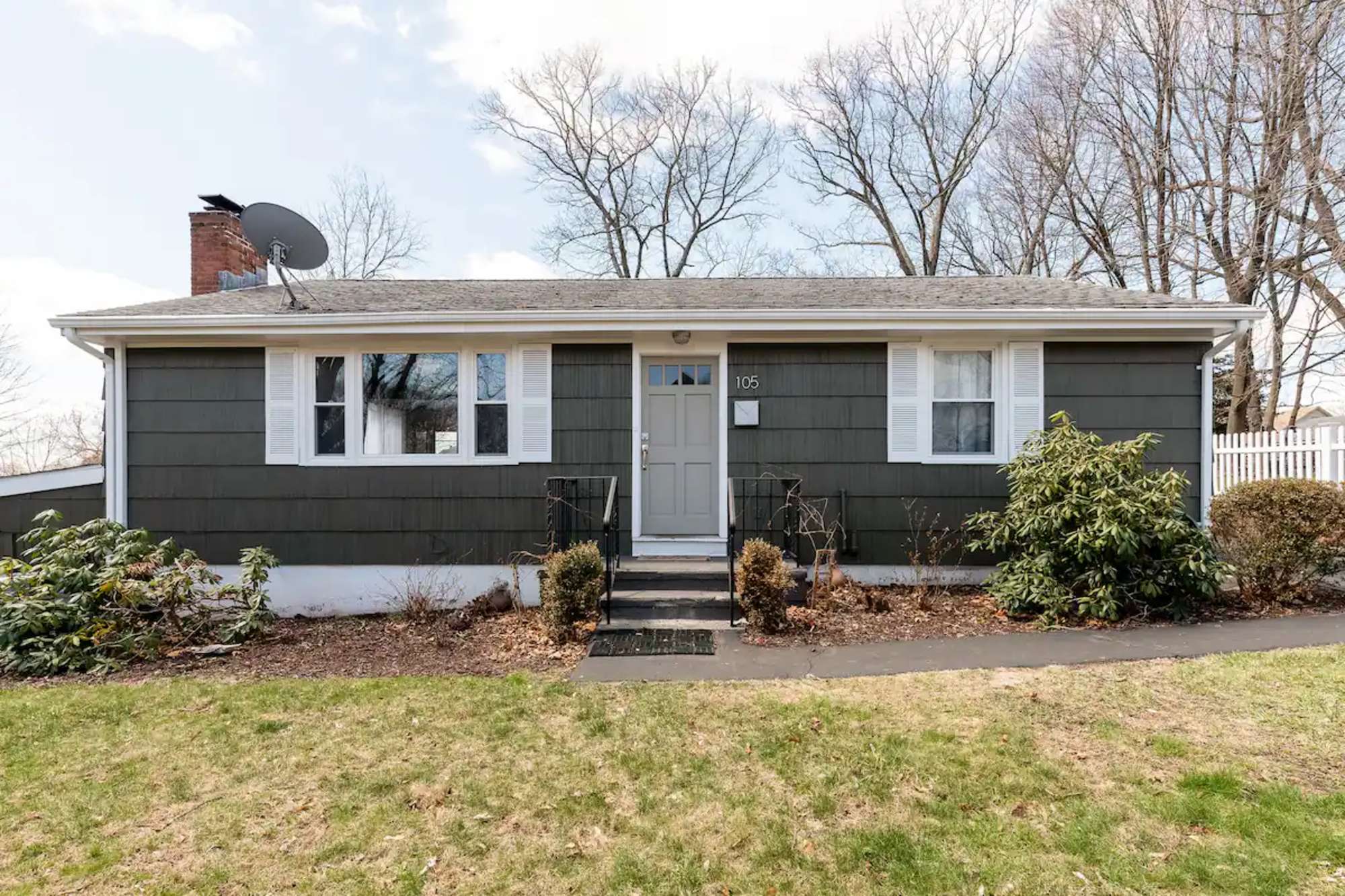 thumbnail view of a listing photo