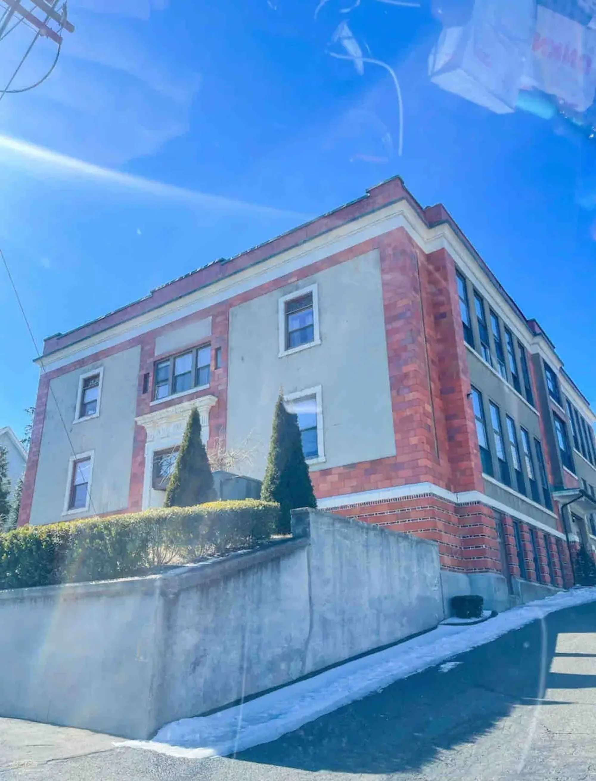 thumbnail view of a listing photo