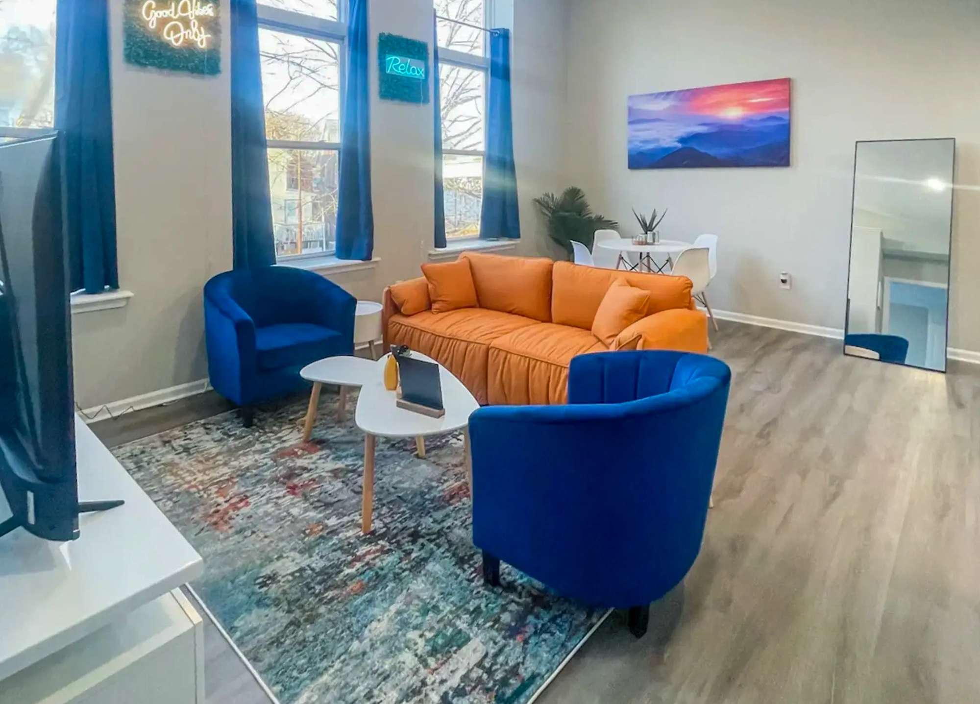 thumbnail view of a listing photo