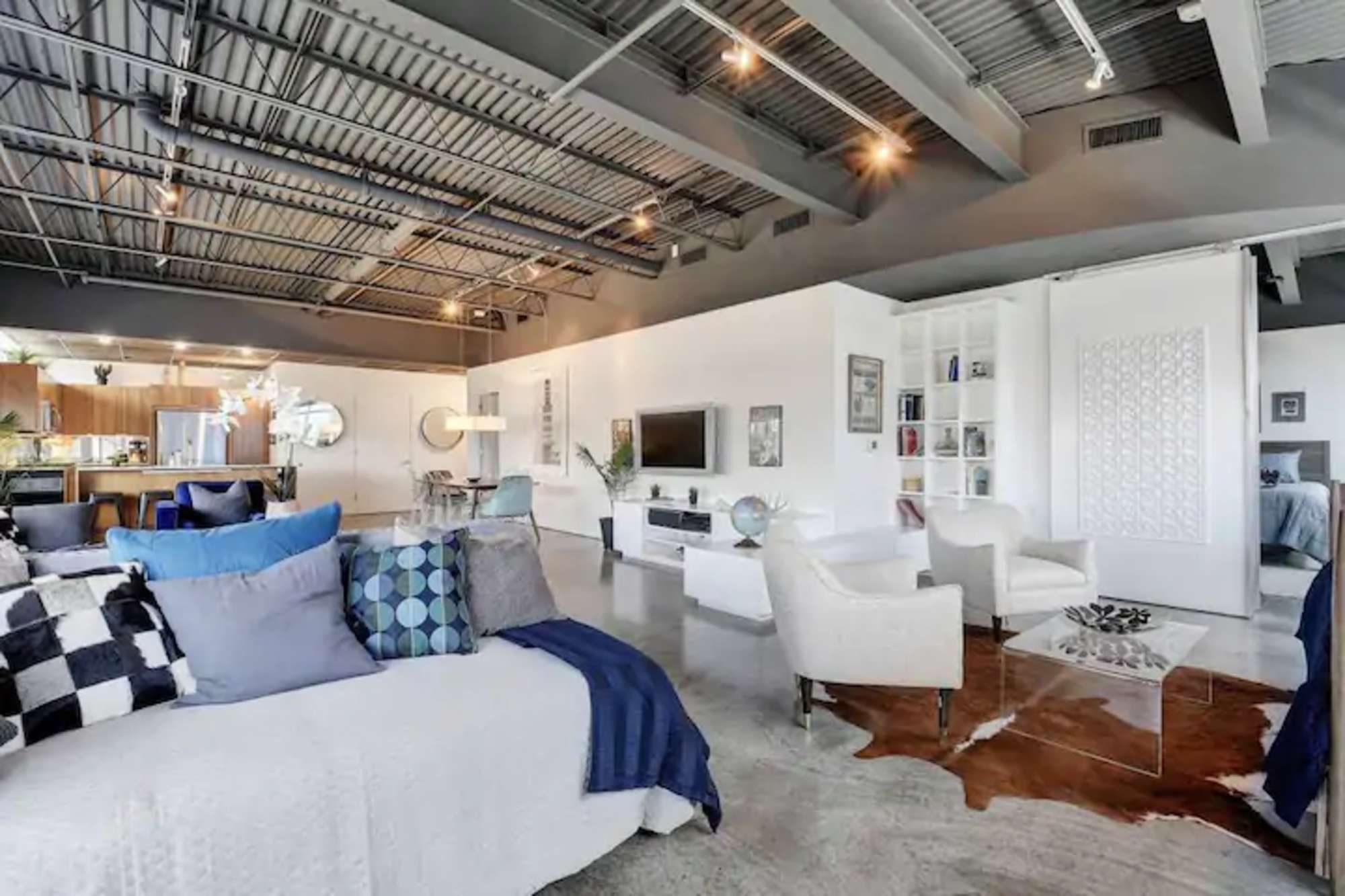 thumbnail view of a listing photo