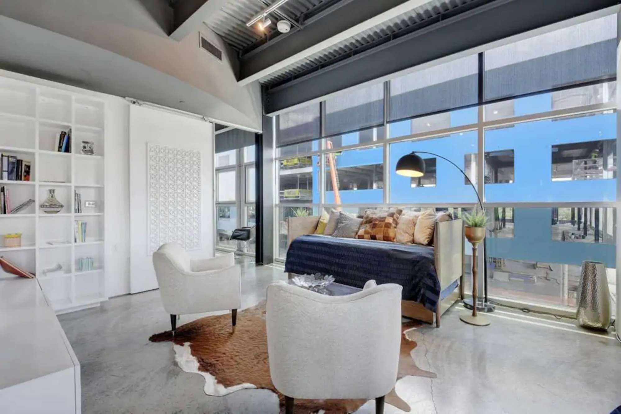 thumbnail view of a listing photo