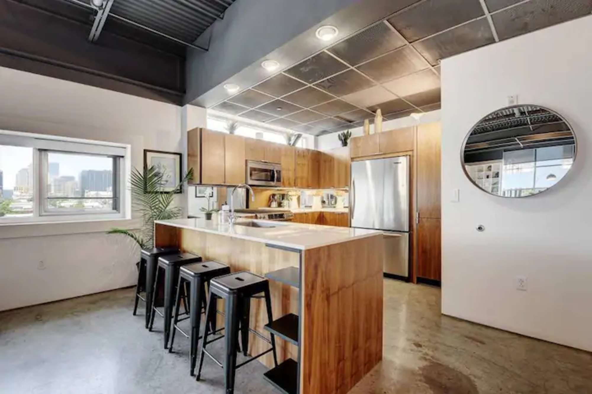 thumbnail view of a listing photo