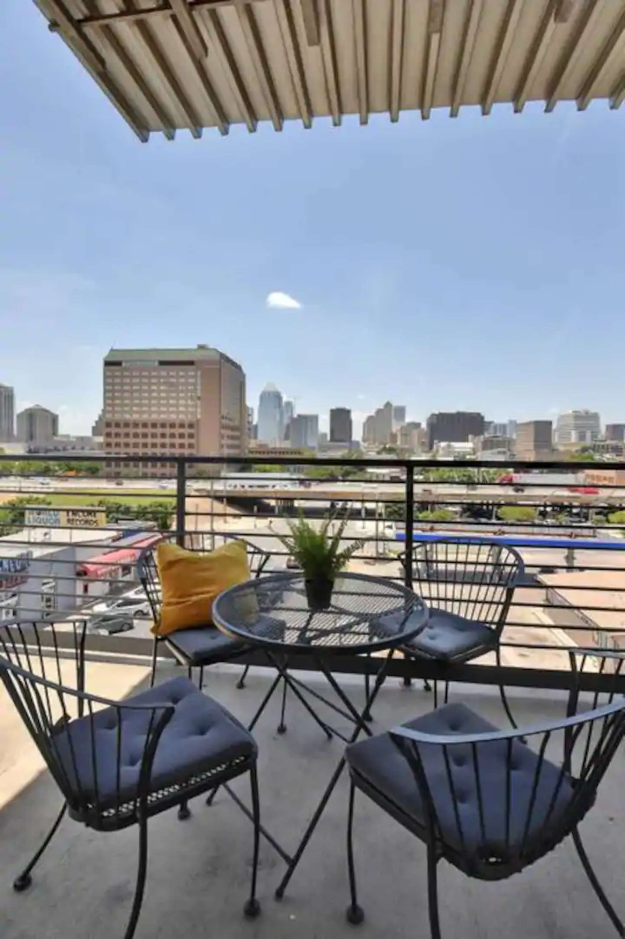 thumbnail view of a listing photo