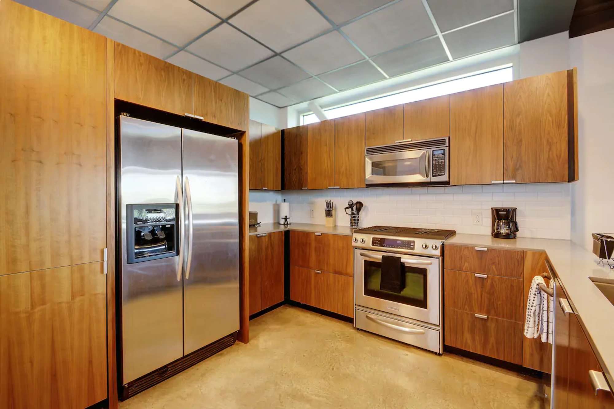 thumbnail view of a listing photo