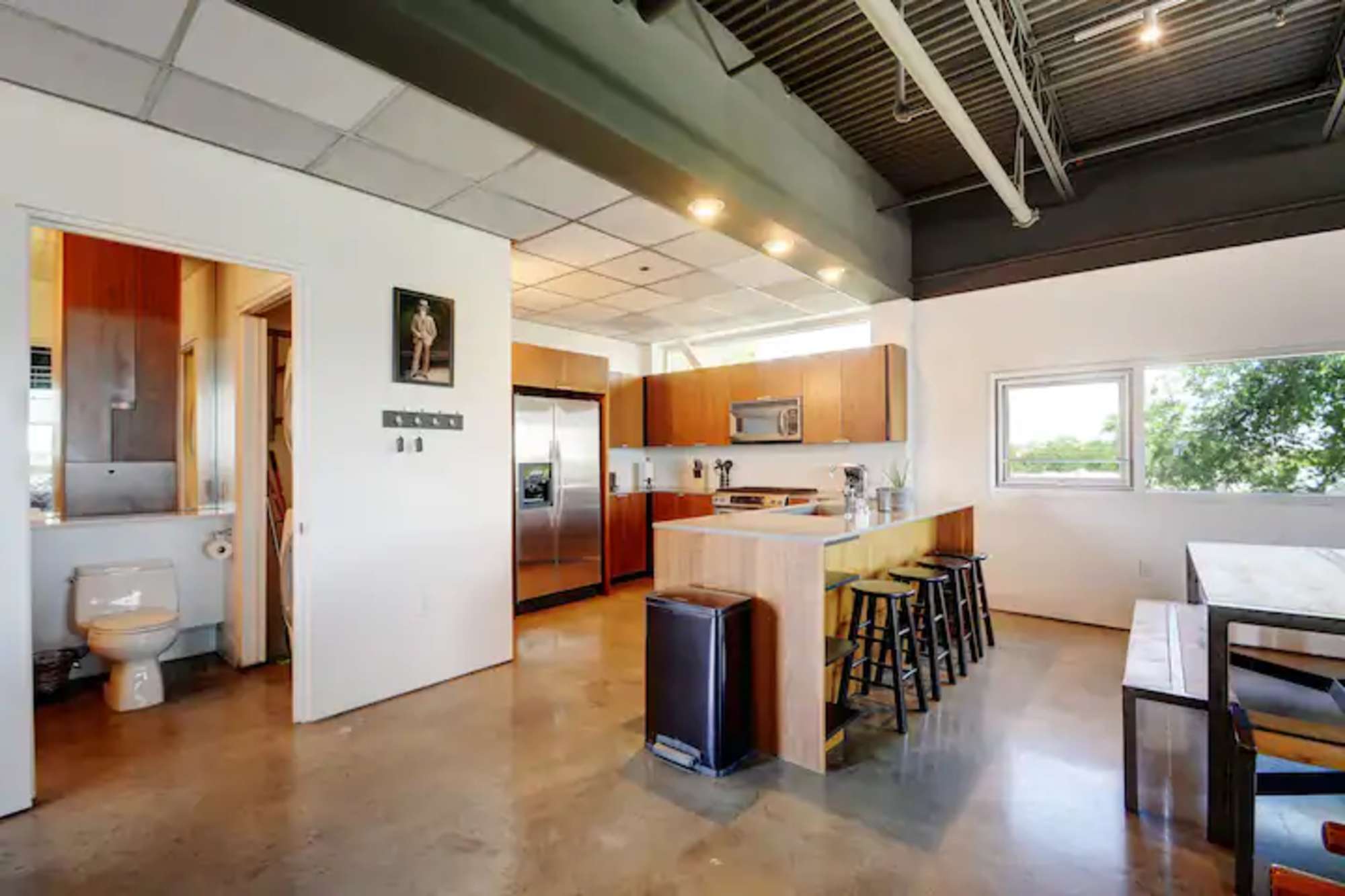 thumbnail view of a listing photo