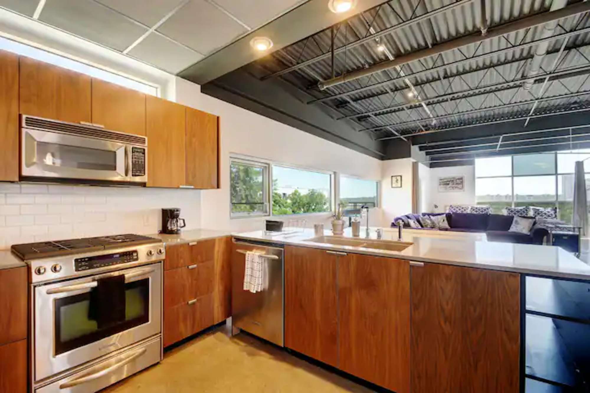 thumbnail view of a listing photo