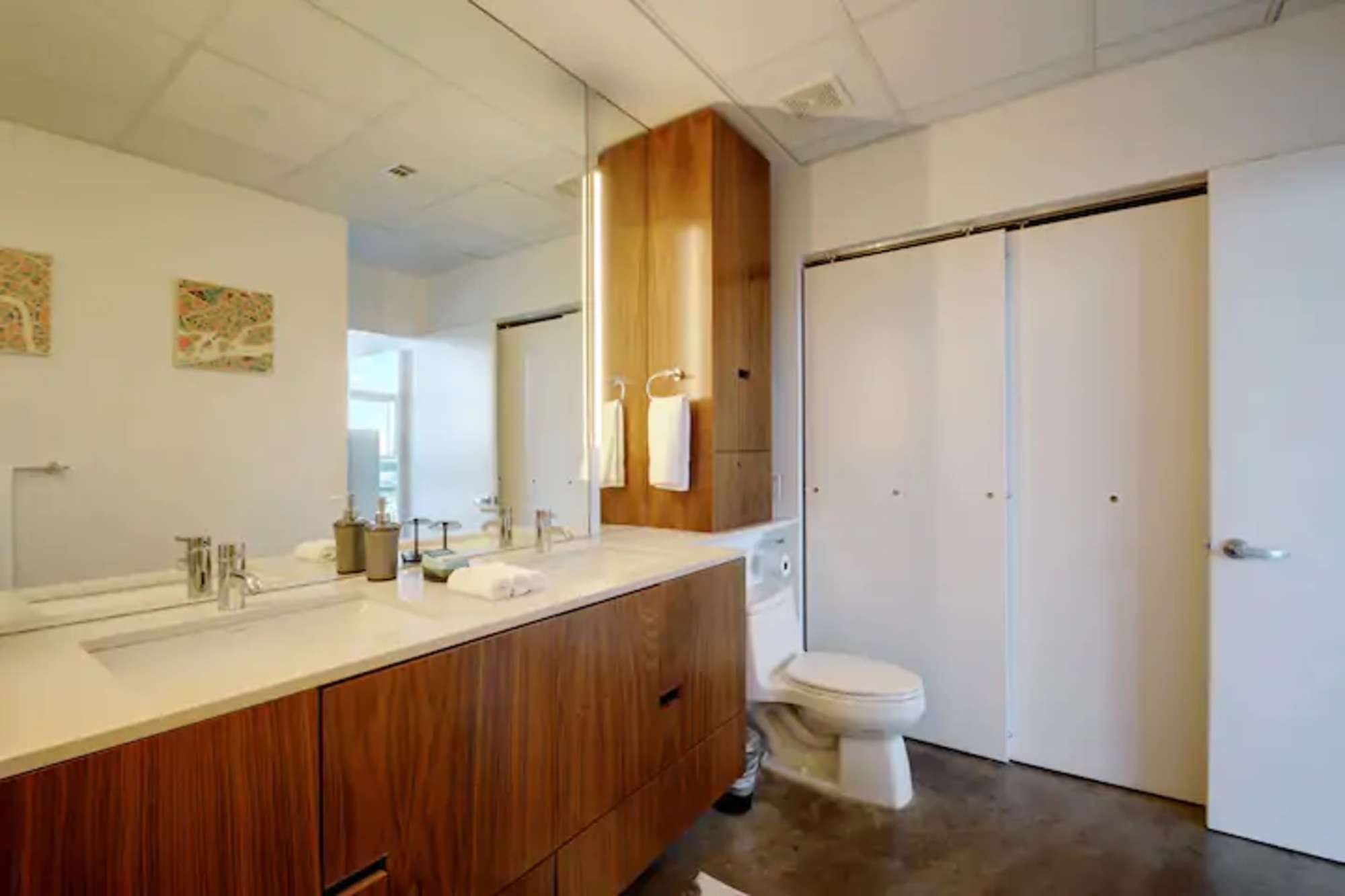 thumbnail view of a listing photo