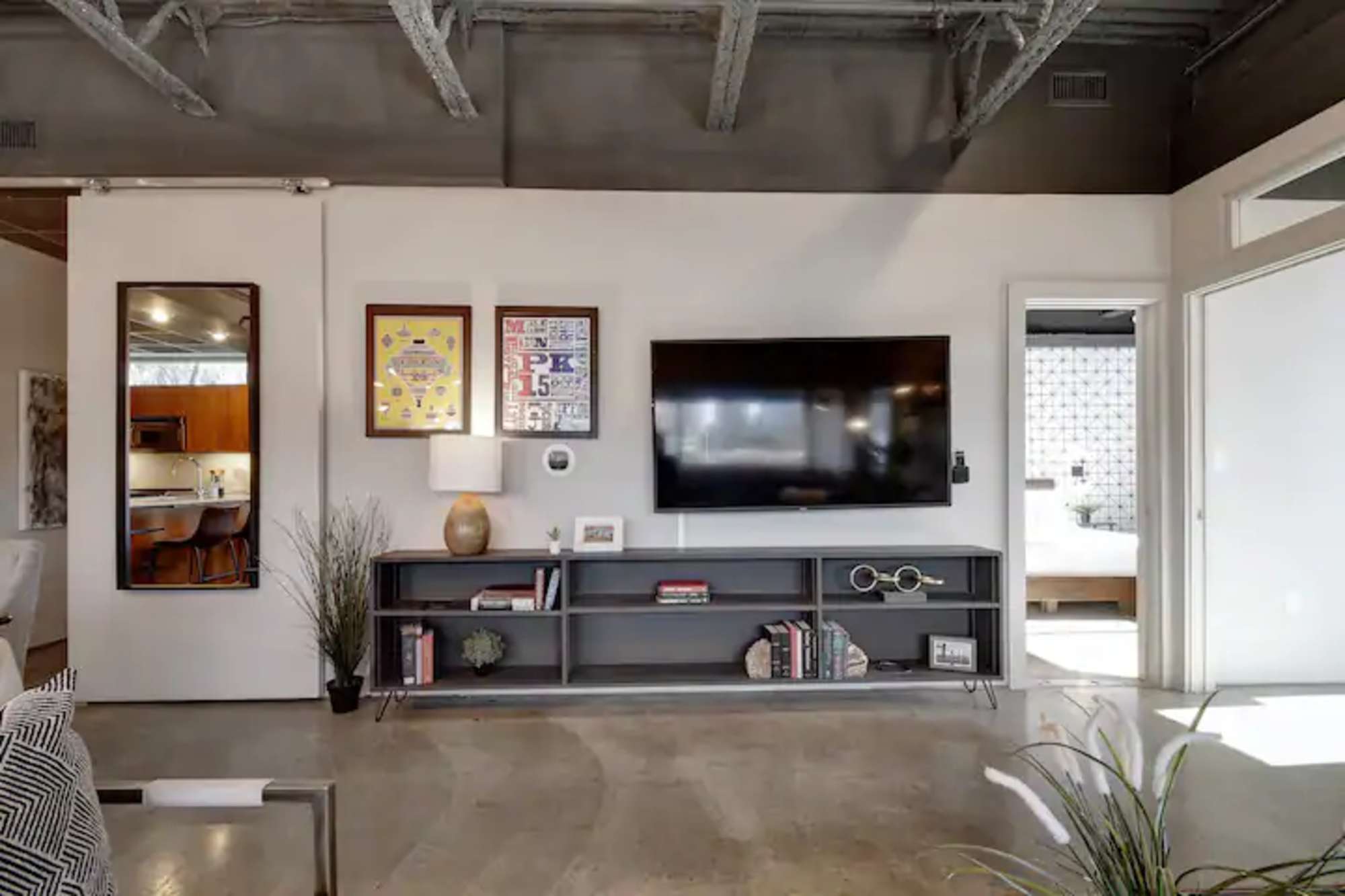 thumbnail view of a listing photo