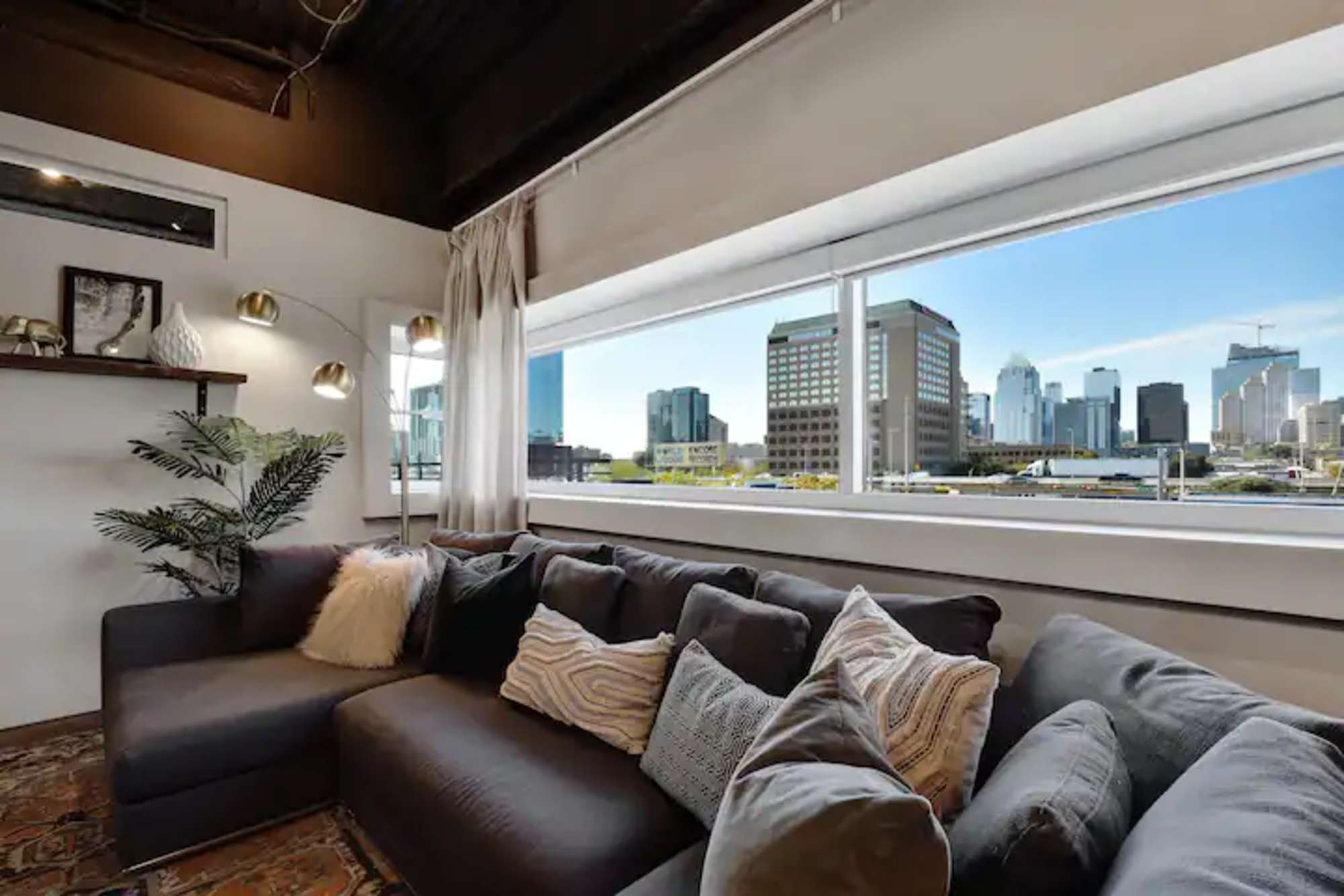 thumbnail view of a listing photo