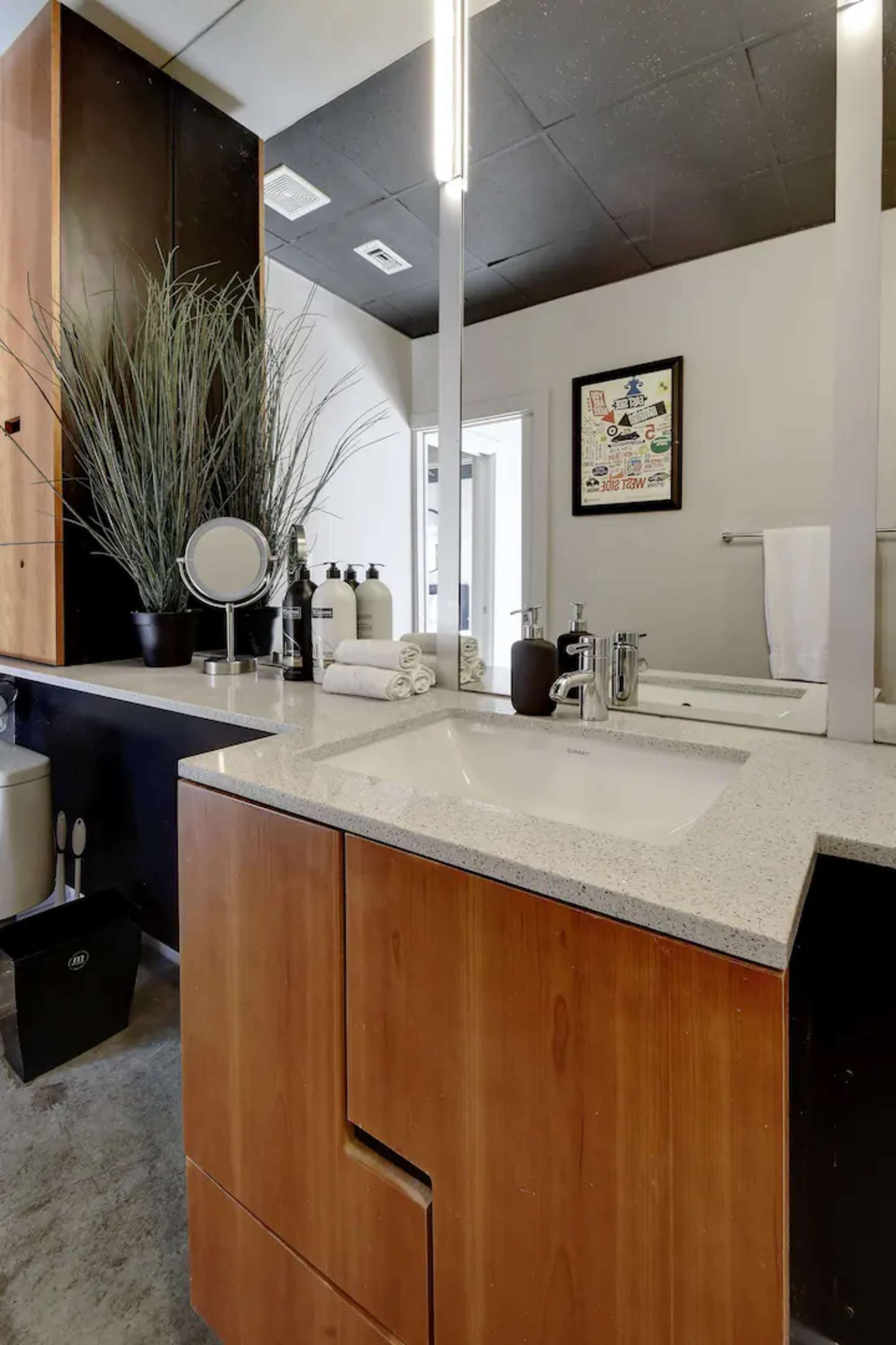 thumbnail view of a listing photo