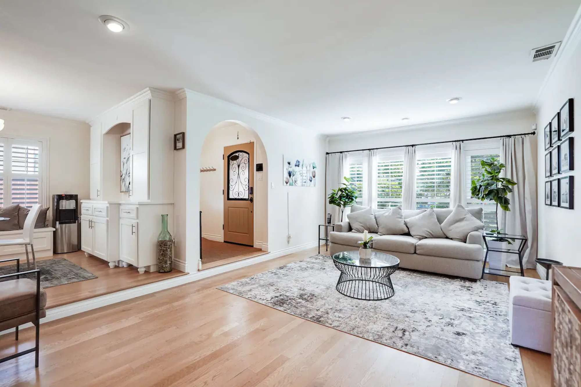 thumbnail view of a listing photo