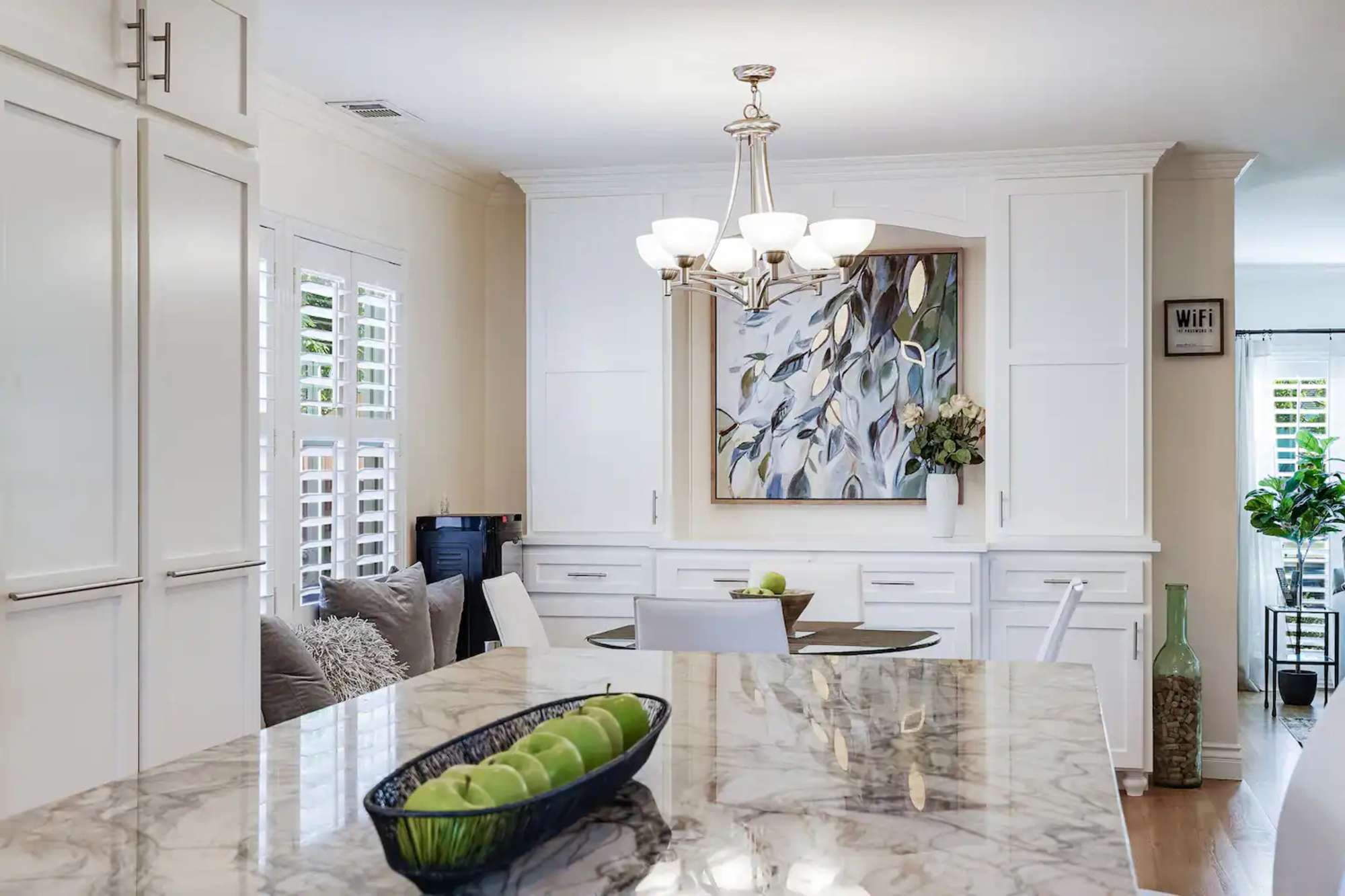 thumbnail view of a listing photo
