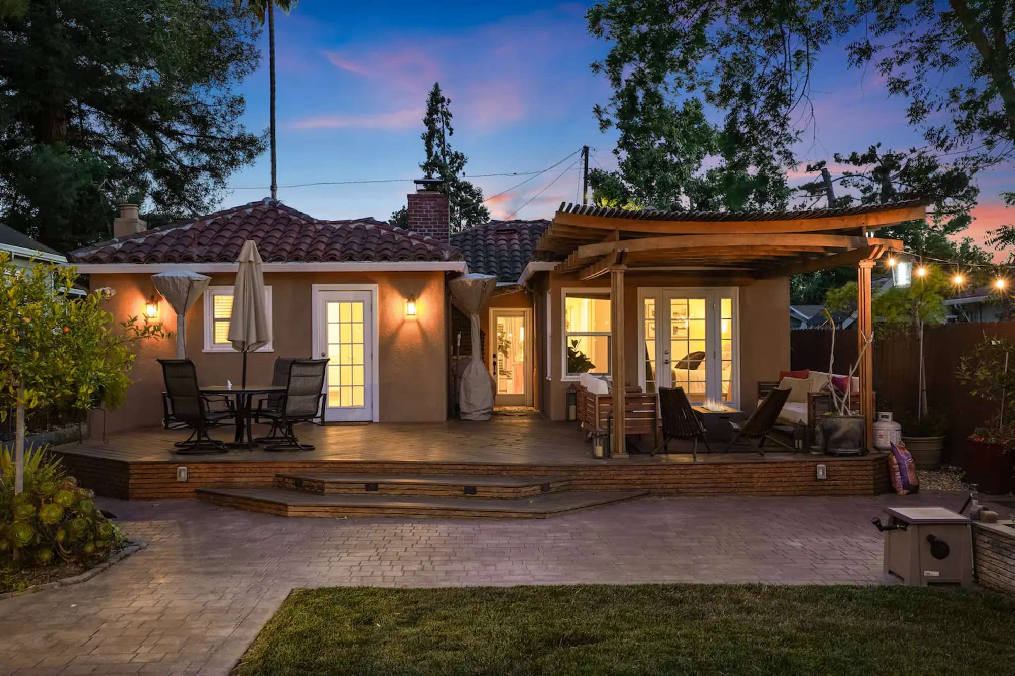 thumbnail view of a listing photo