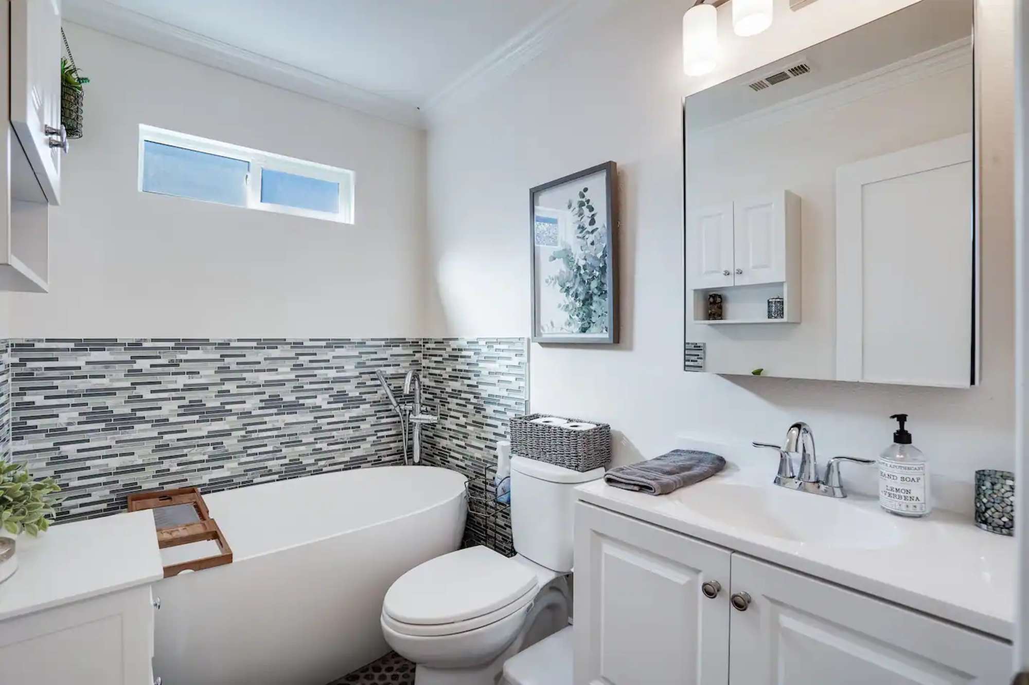 thumbnail view of a listing photo