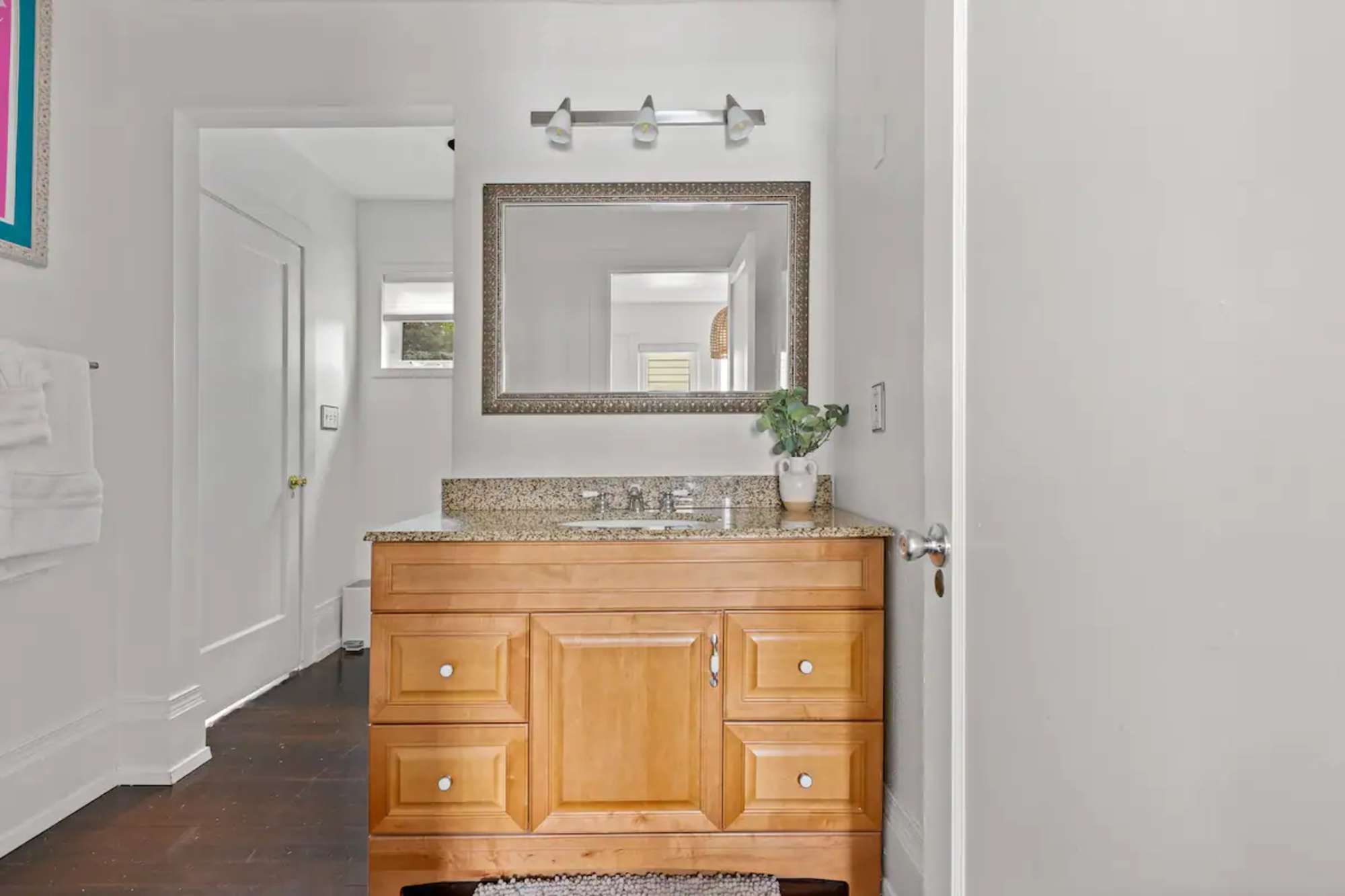 thumbnail view of a listing photo