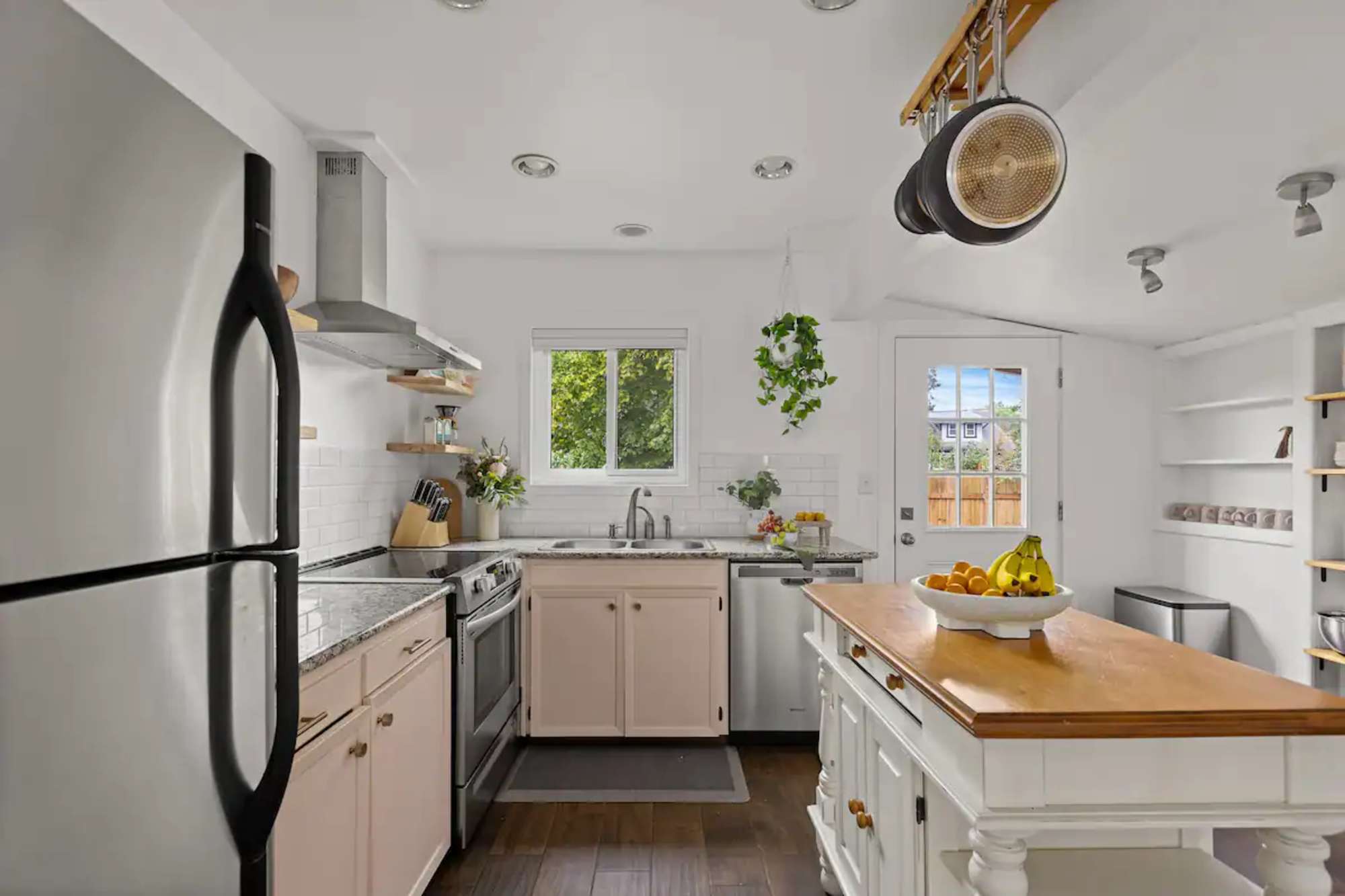thumbnail view of a listing photo