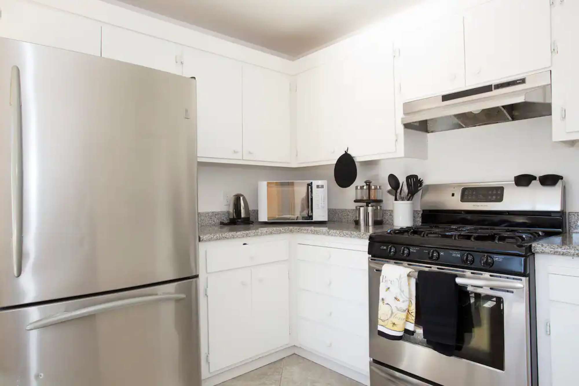 thumbnail view of a listing photo