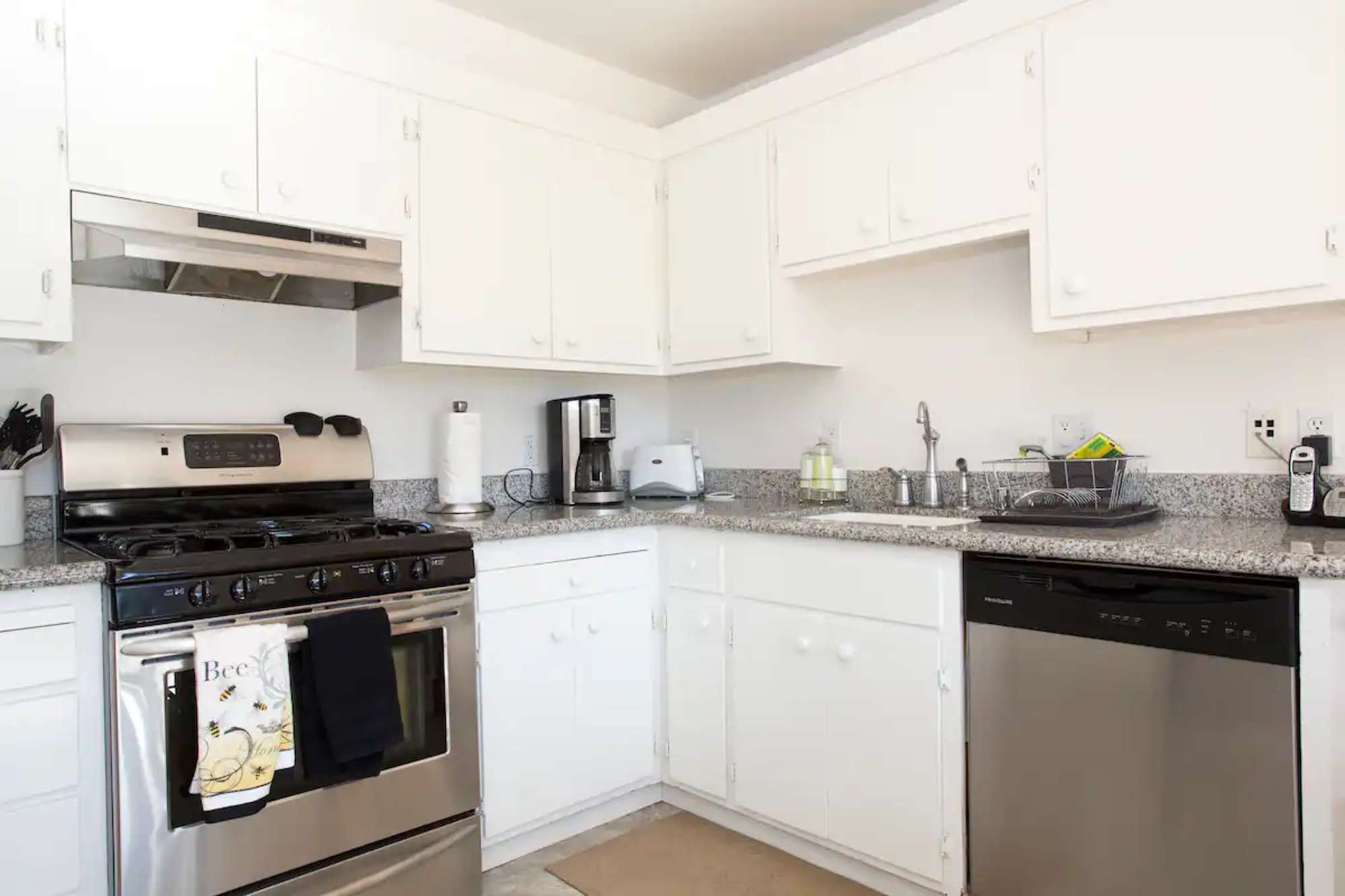 thumbnail view of a listing photo