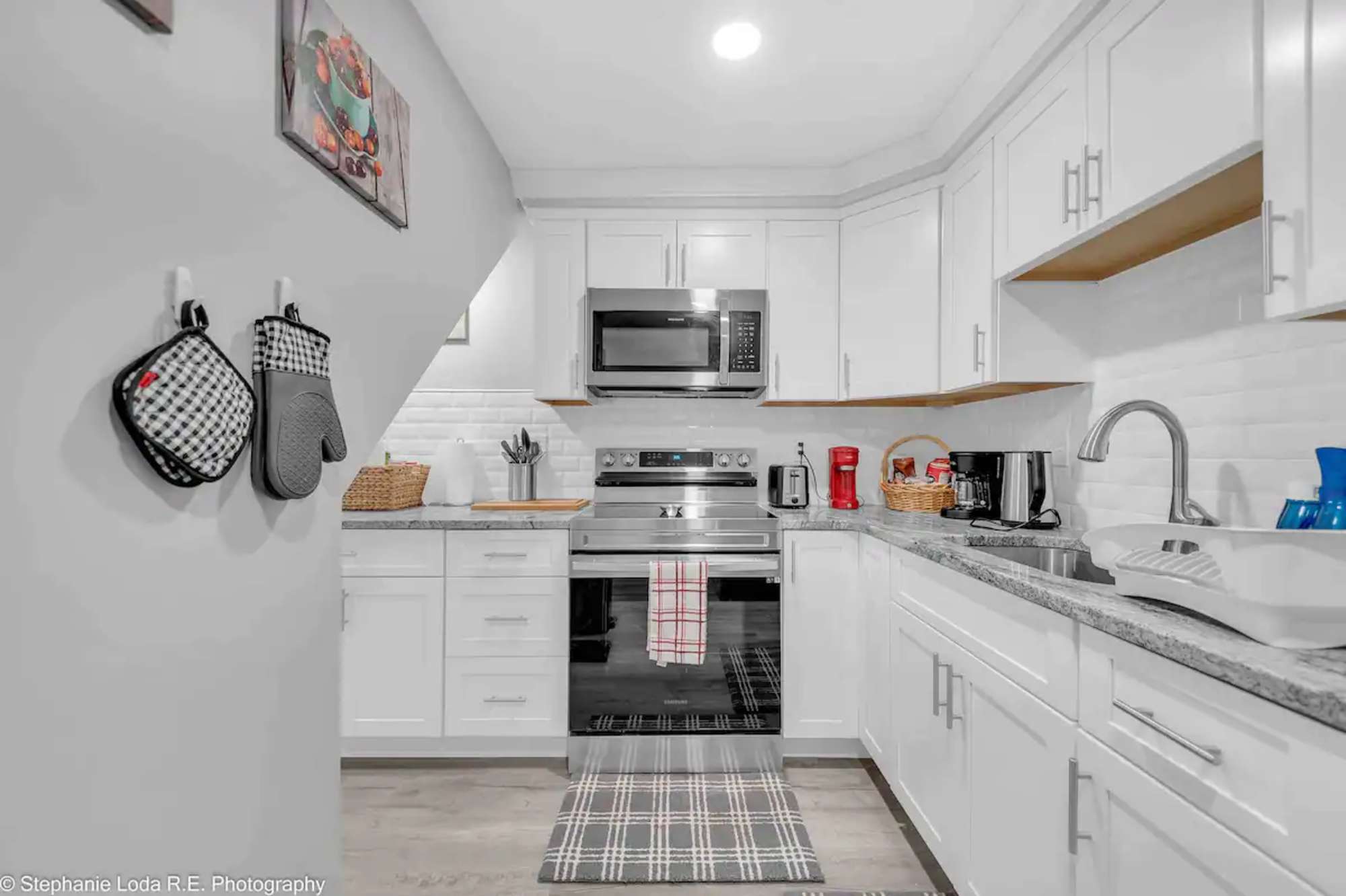 thumbnail view of a listing photo