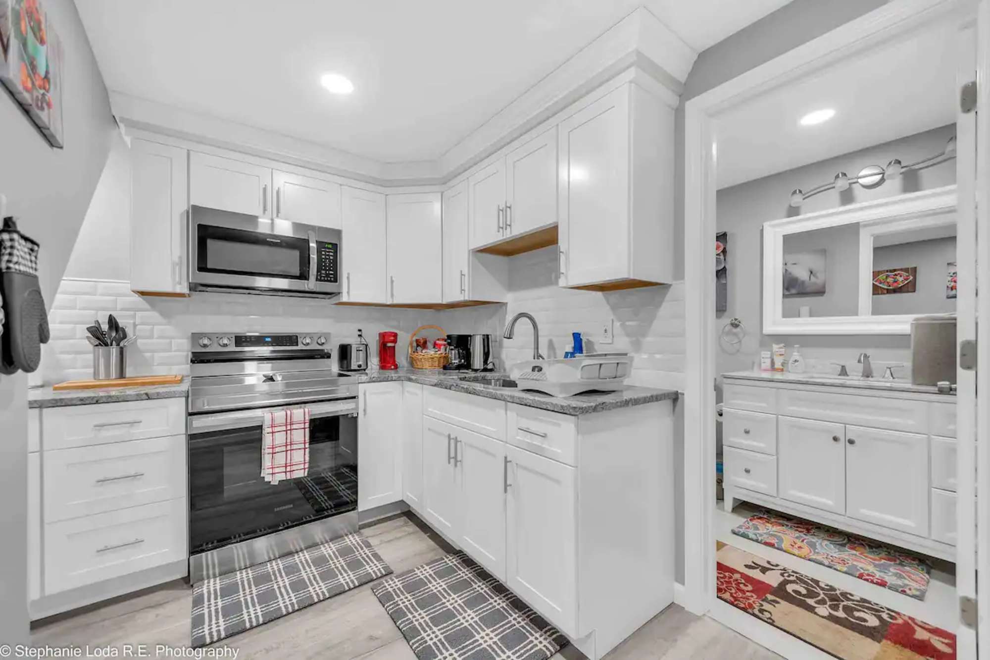 thumbnail view of a listing photo