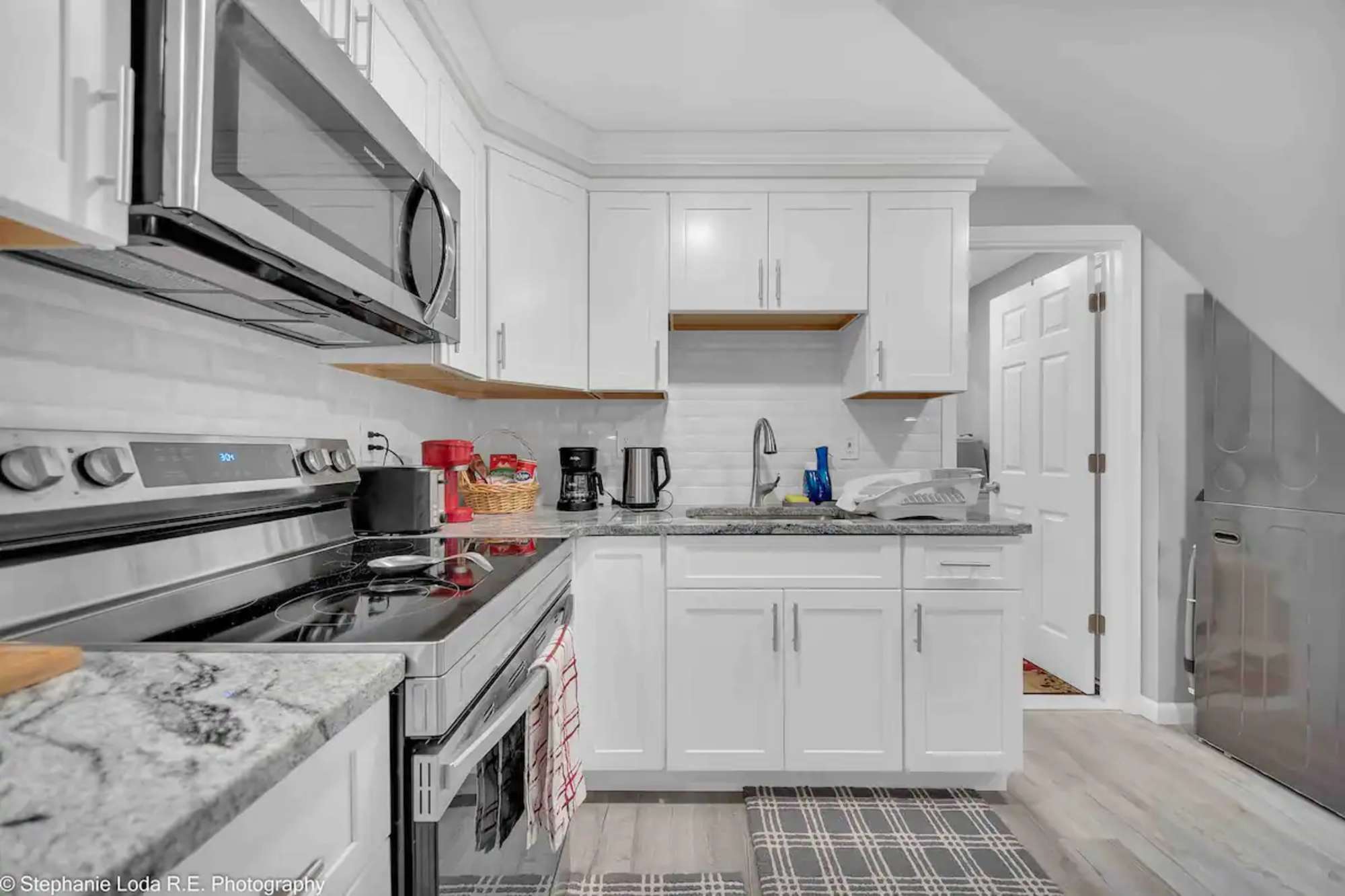thumbnail view of a listing photo