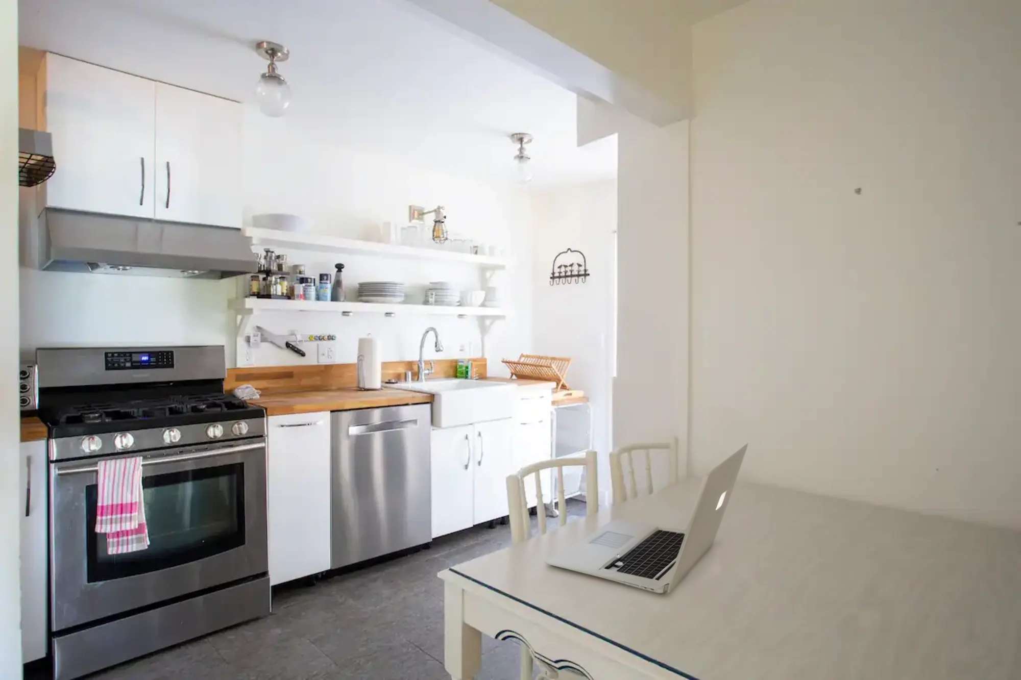 thumbnail view of a listing photo