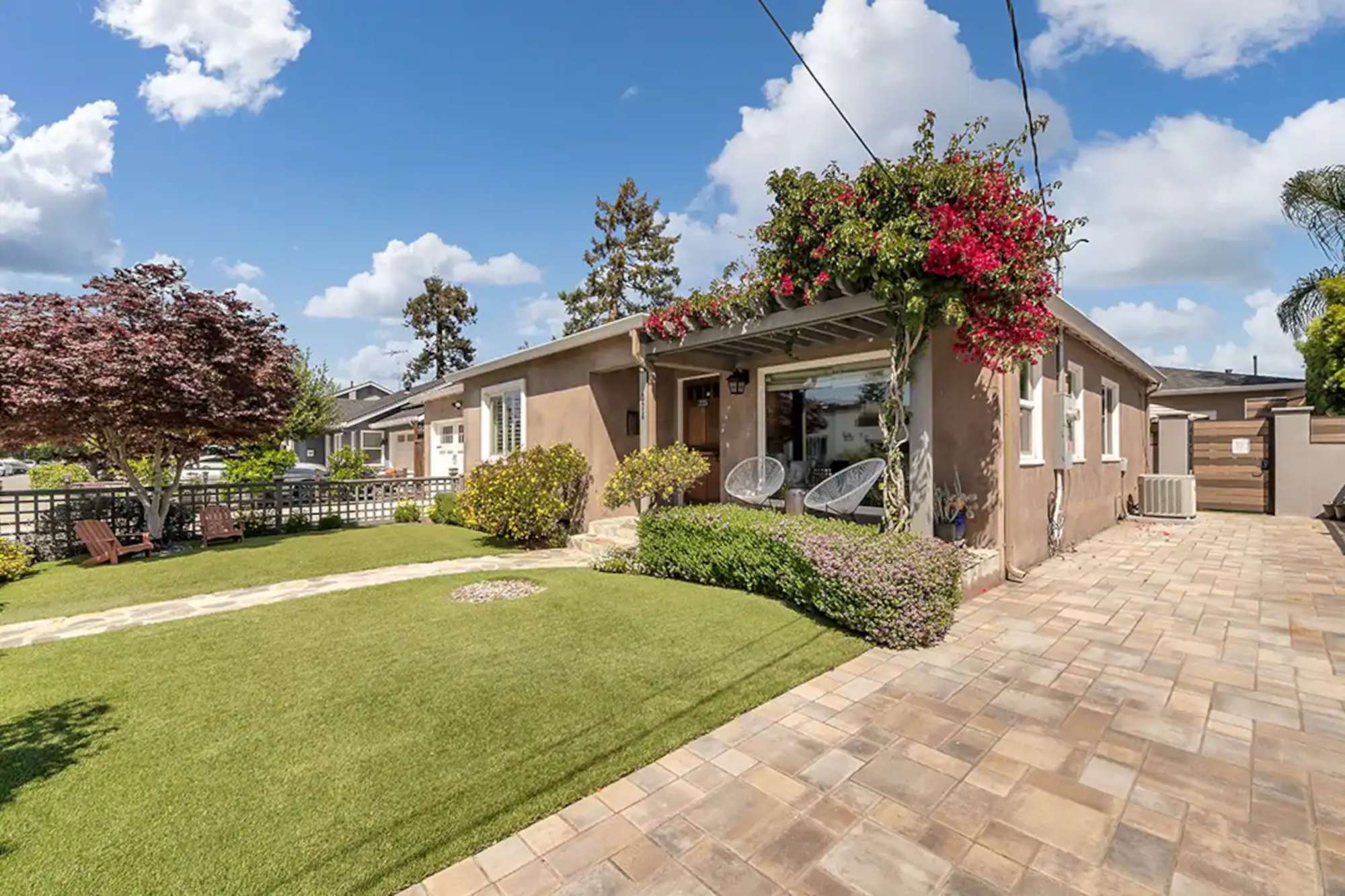 thumbnail view of a listing photo