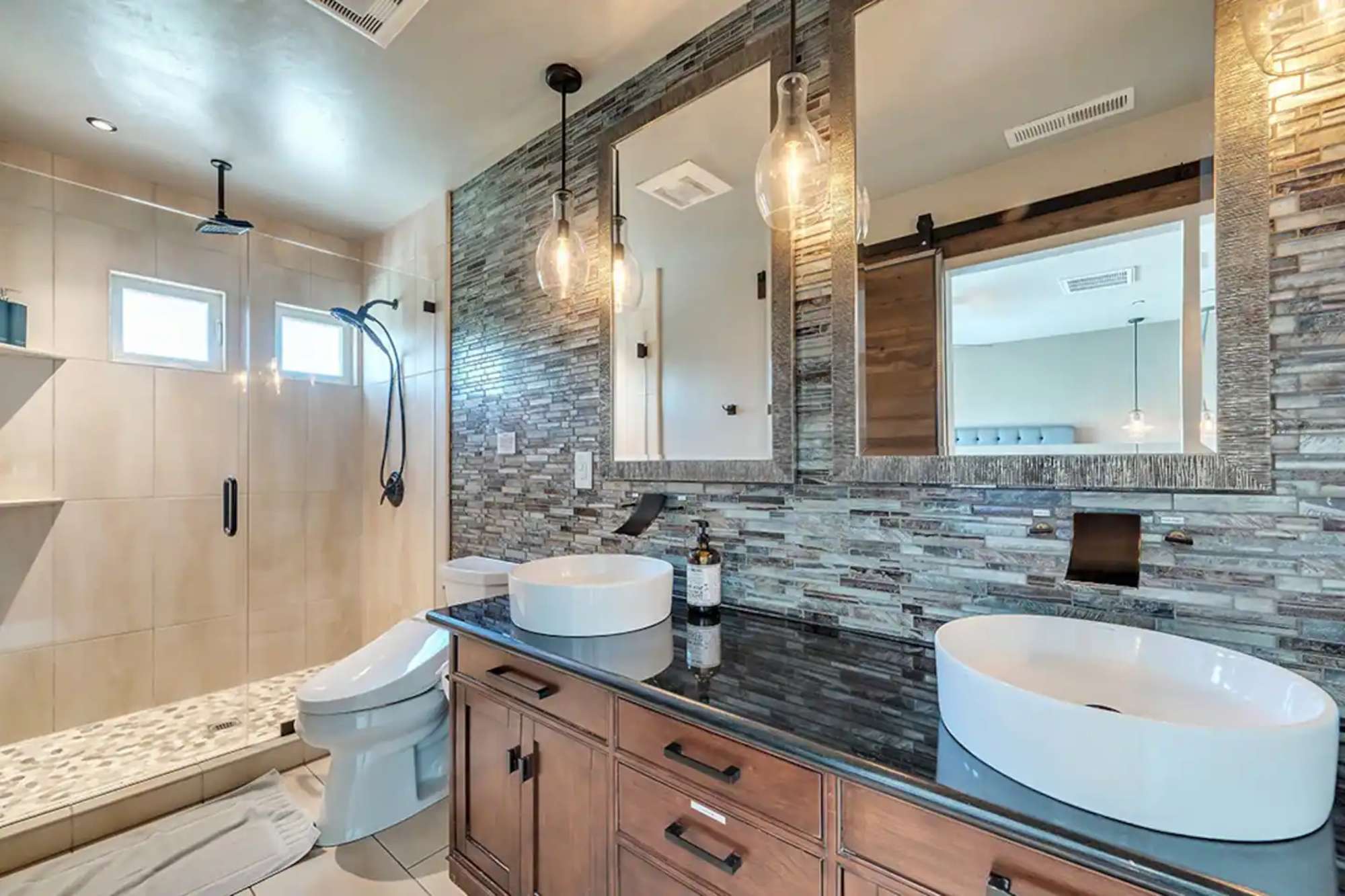 thumbnail view of a listing photo