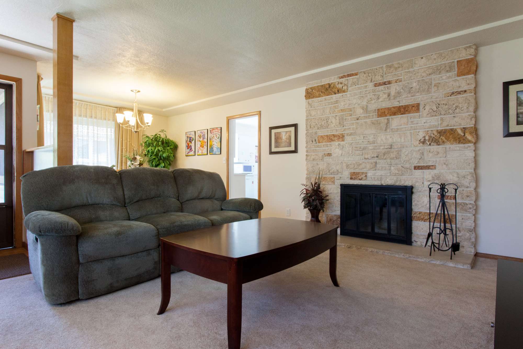 thumbnail view of a listing photo