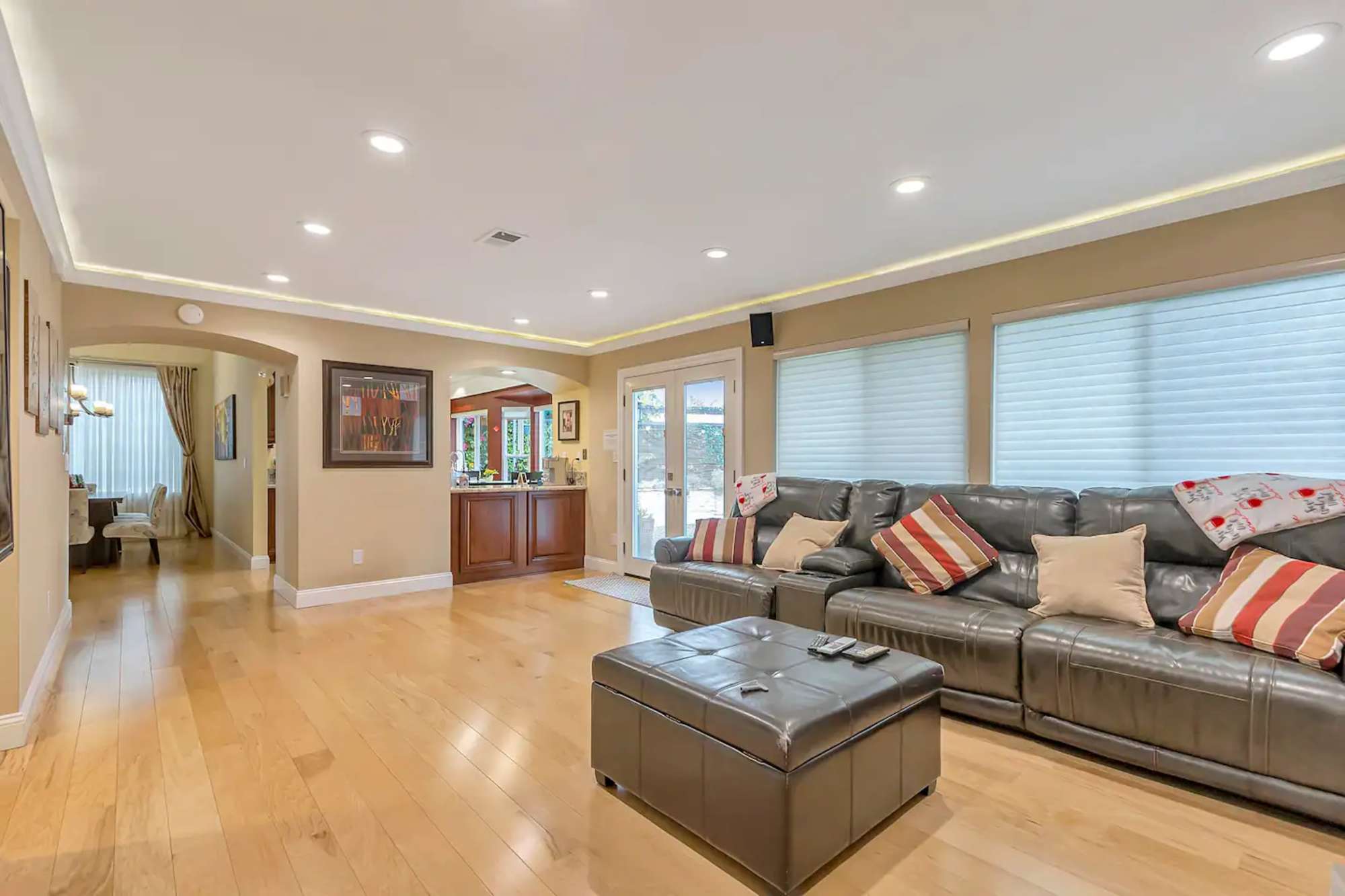 thumbnail view of a listing photo