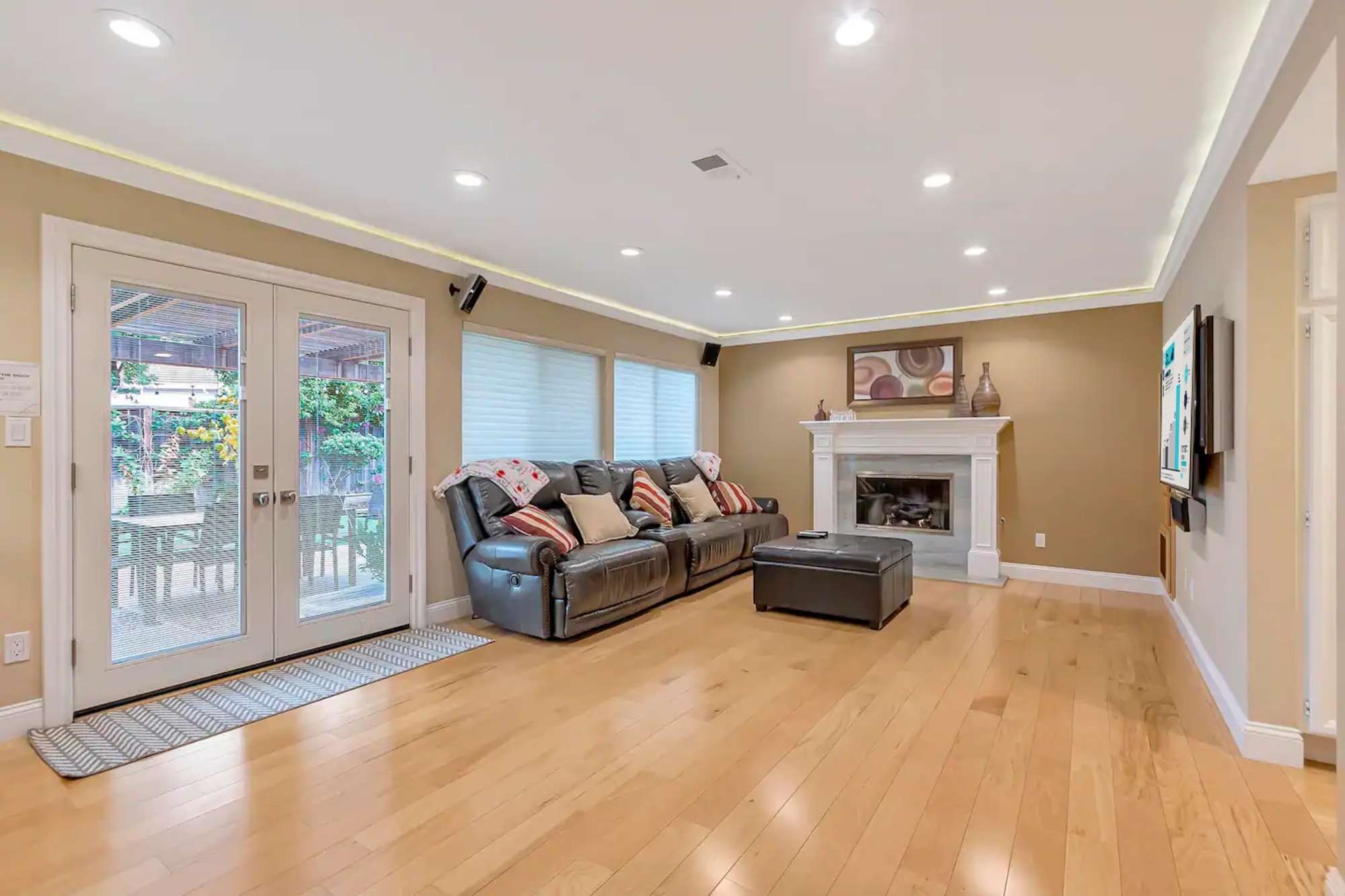thumbnail view of a listing photo