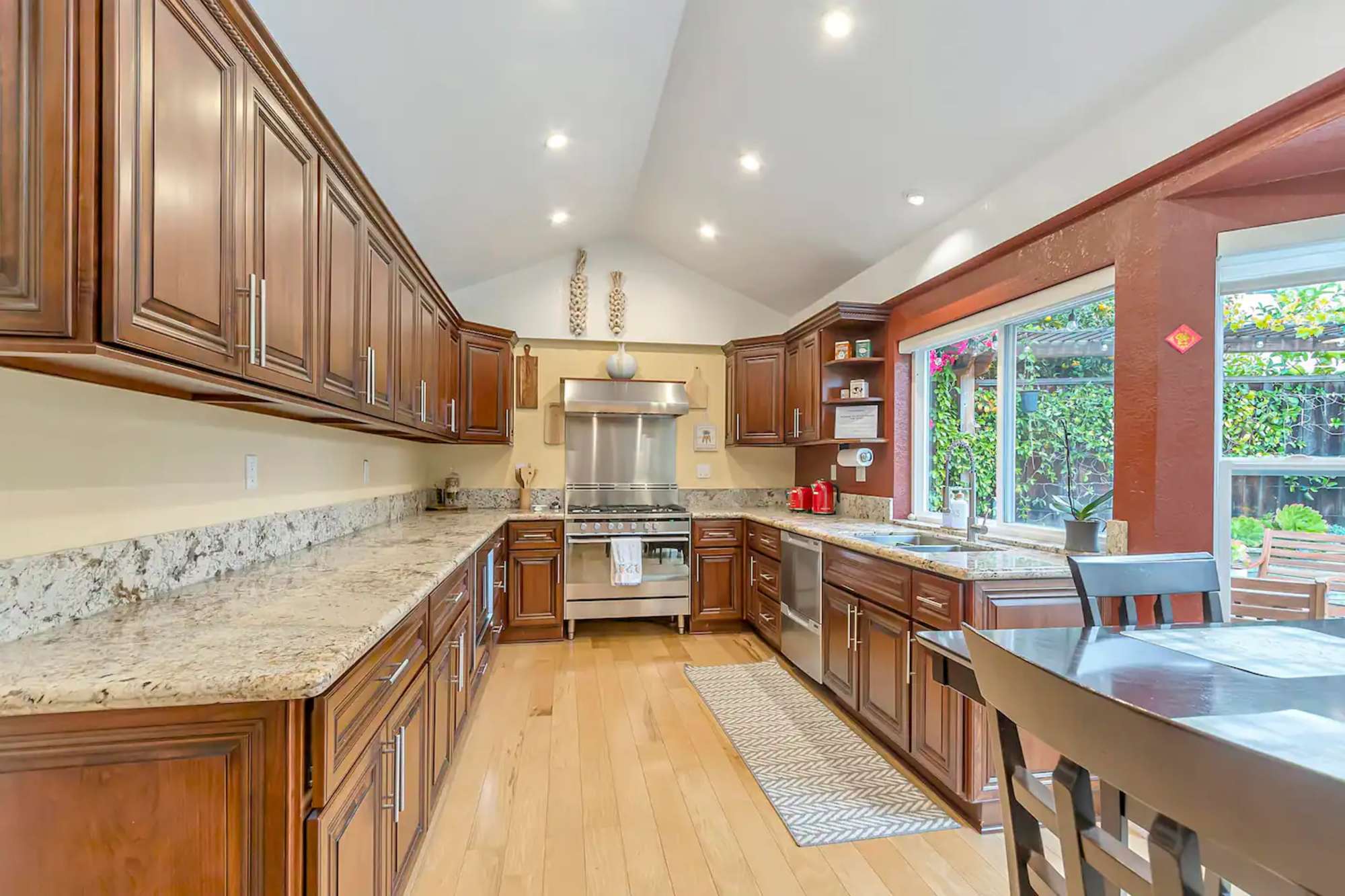 thumbnail view of a listing photo