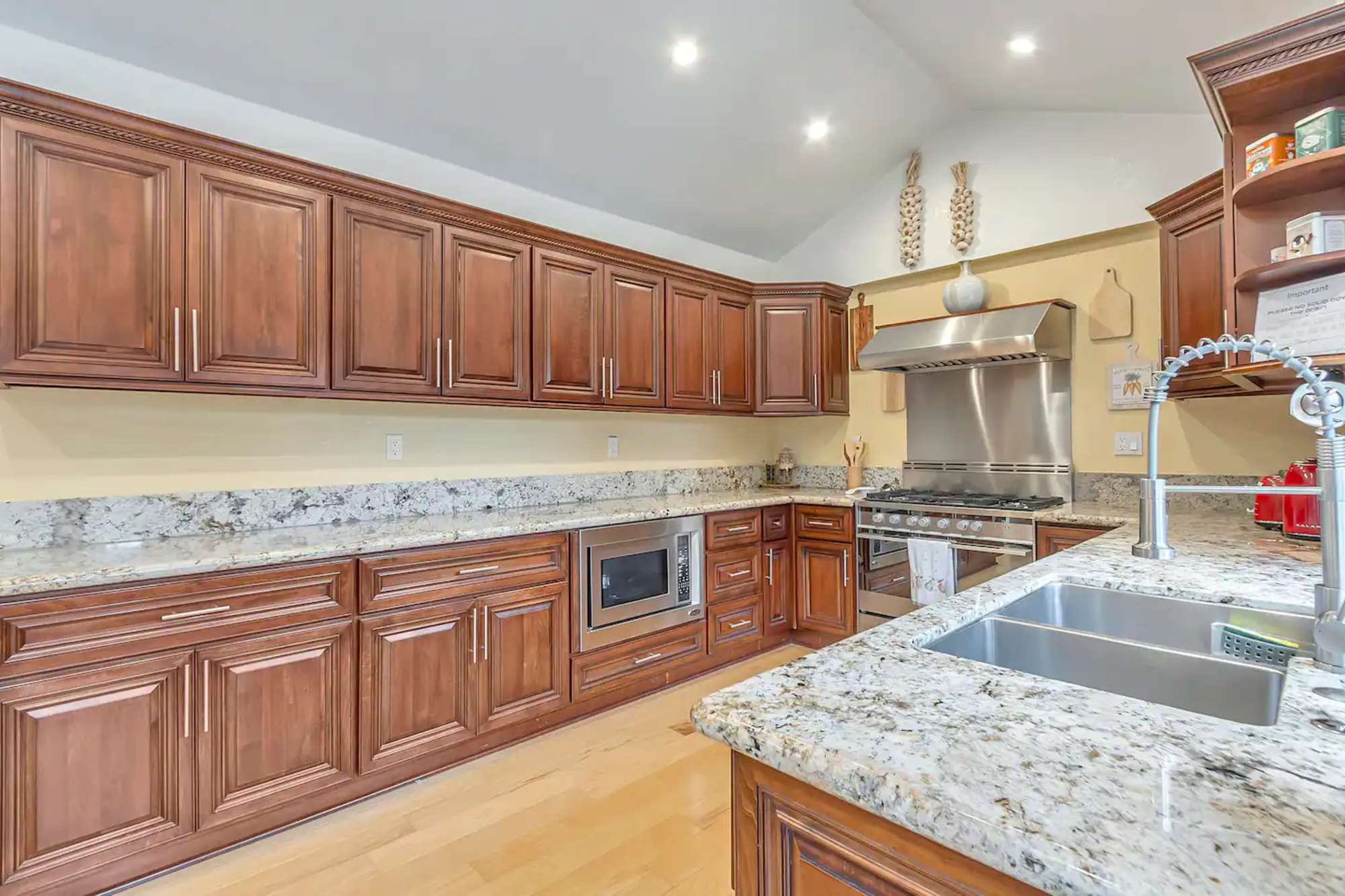 thumbnail view of a listing photo