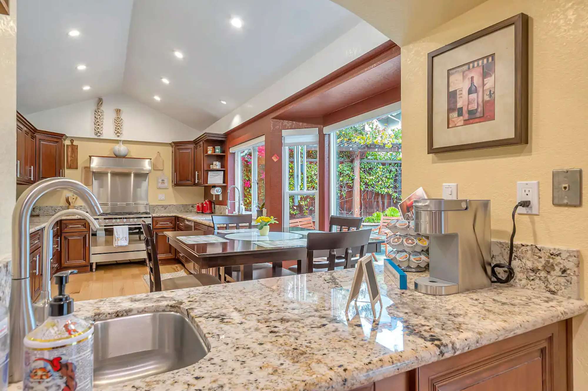 thumbnail view of a listing photo