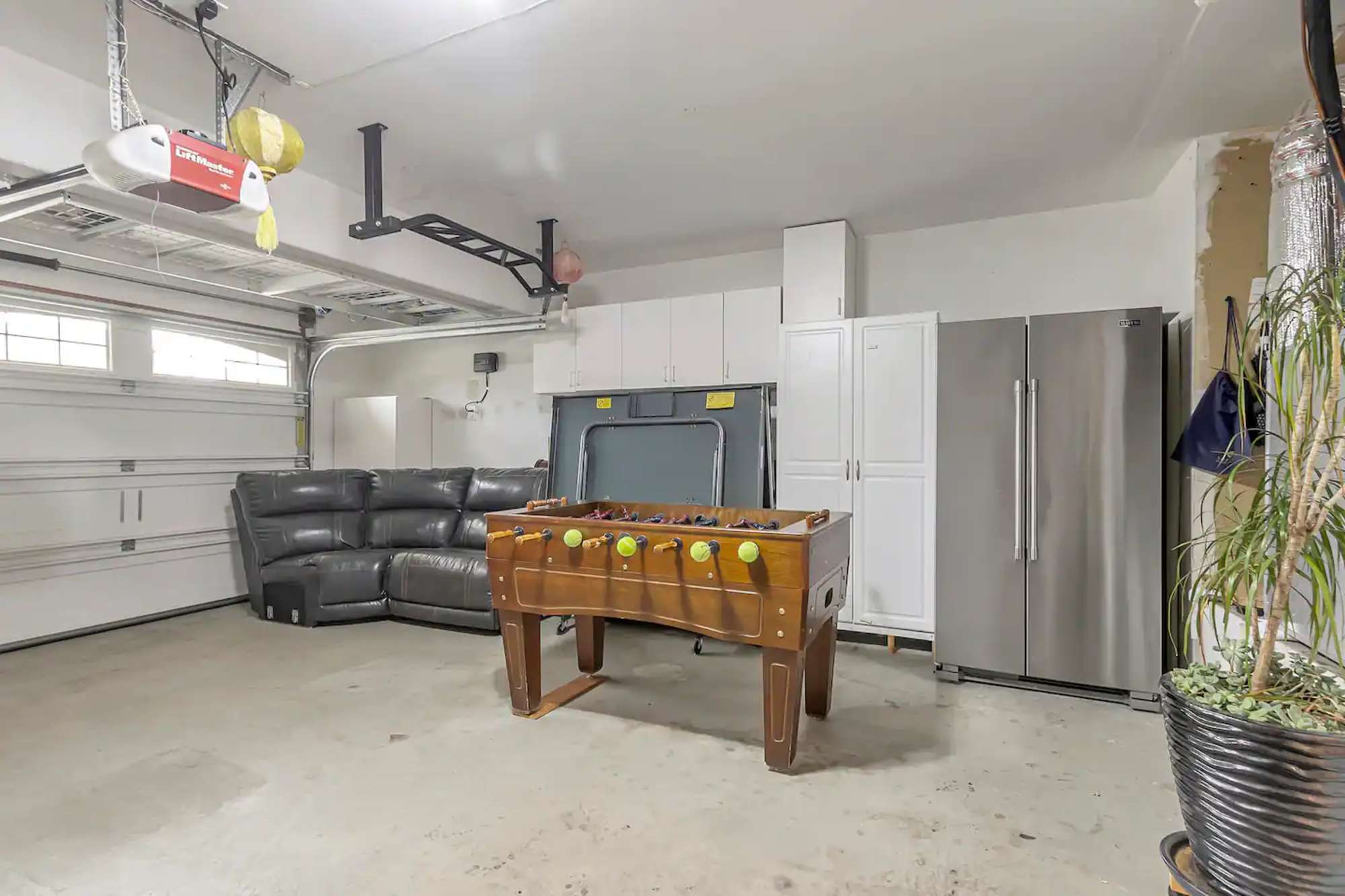 thumbnail view of a listing photo