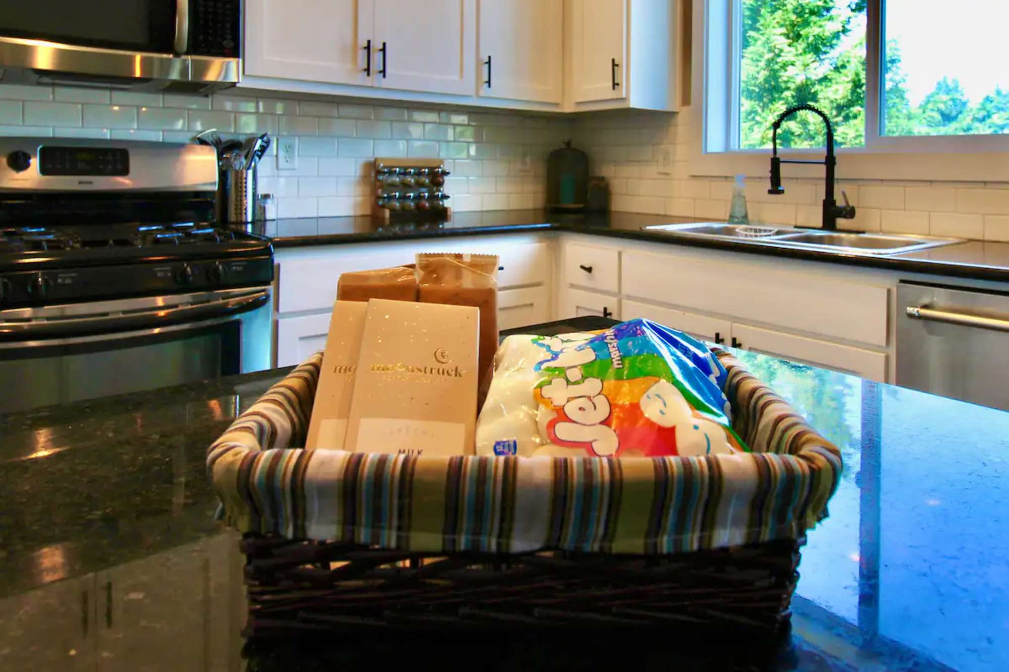 thumbnail view of a listing photo