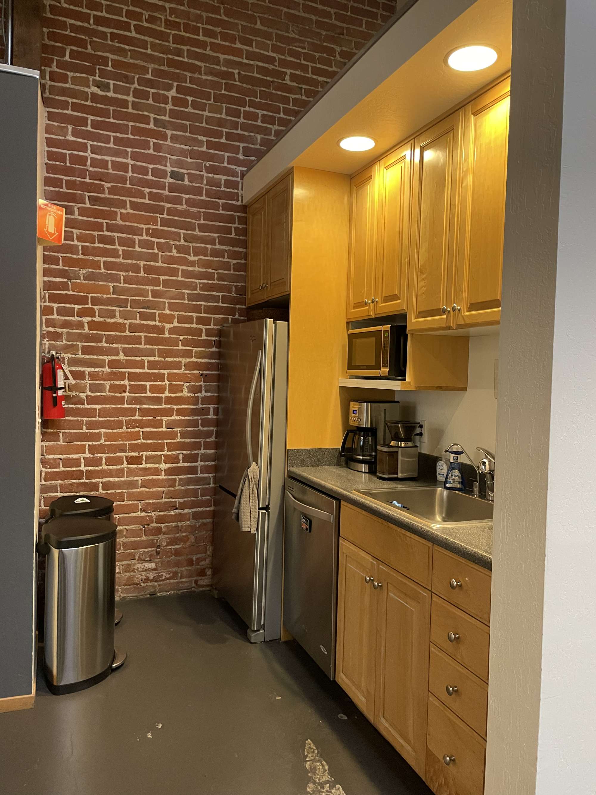thumbnail view of a listing photo