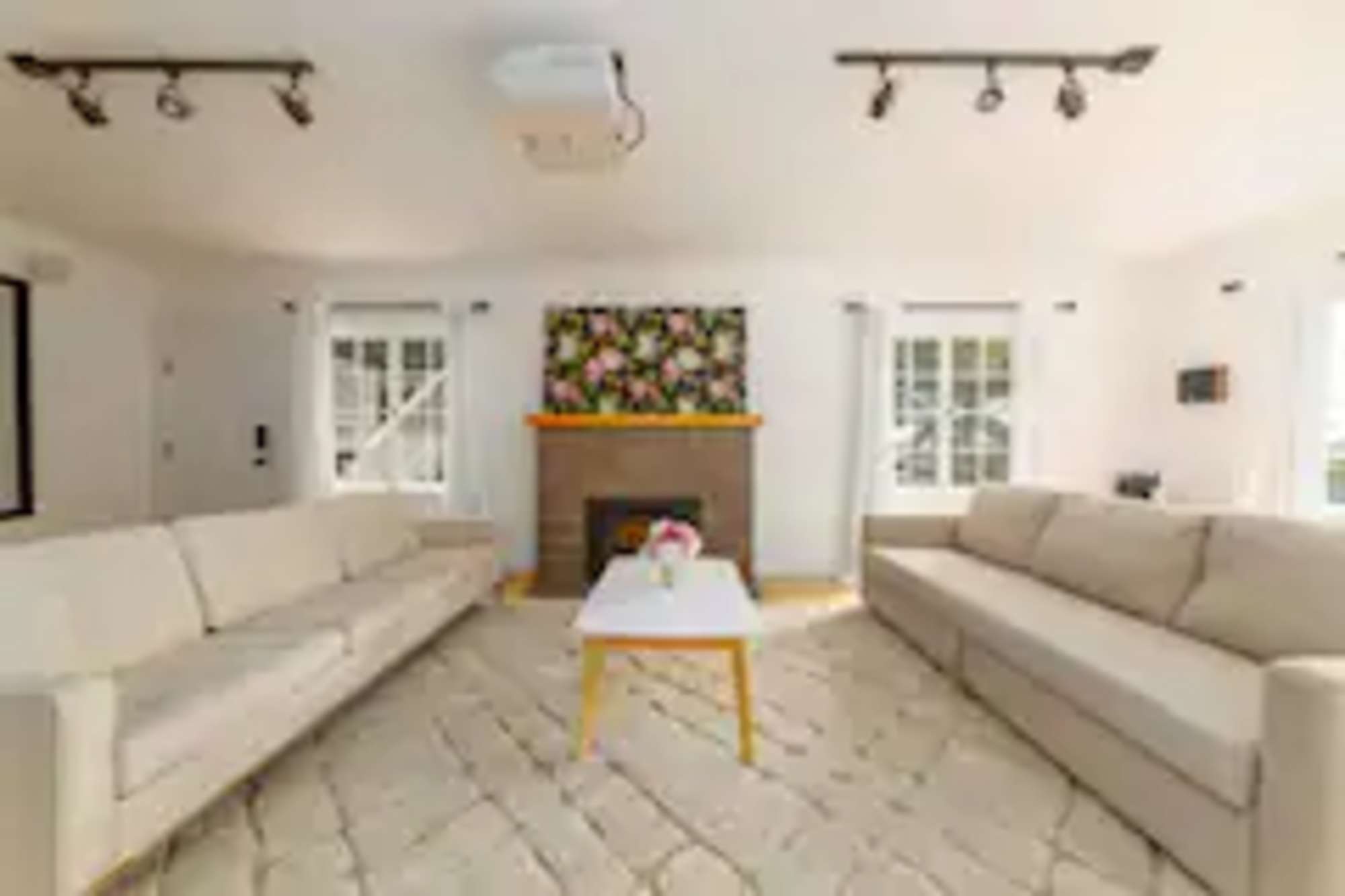 thumbnail view of a listing photo