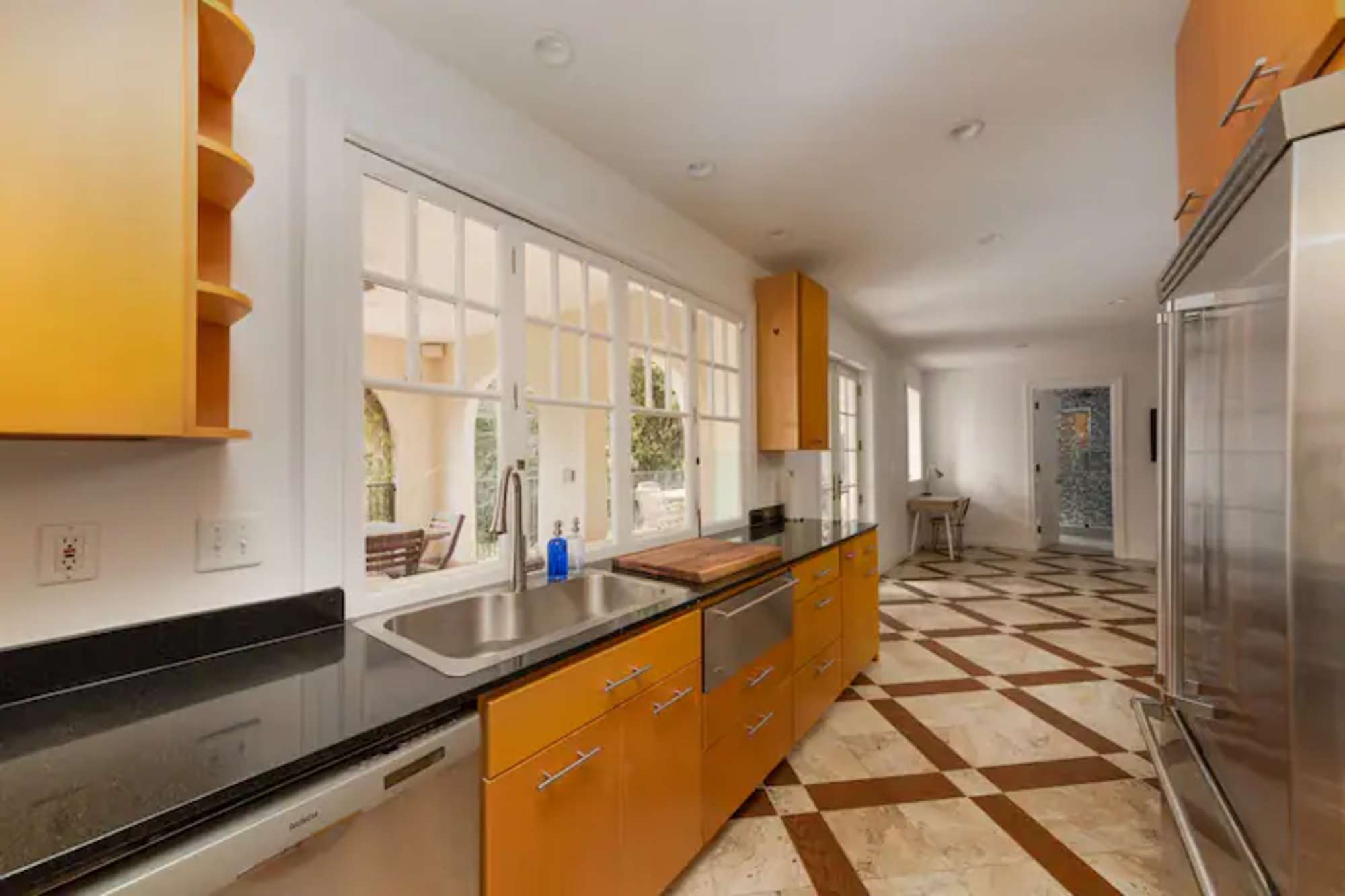 thumbnail view of a listing photo