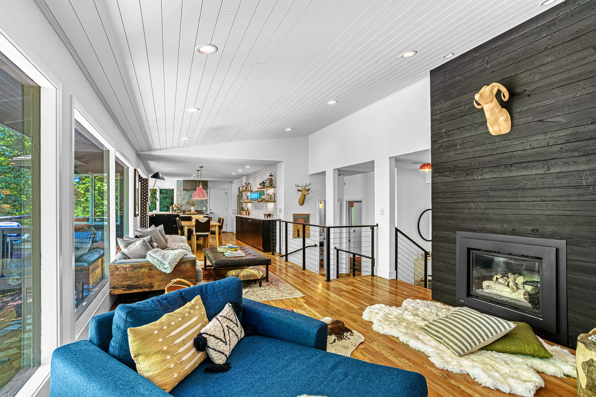 thumbnail view of a listing photo